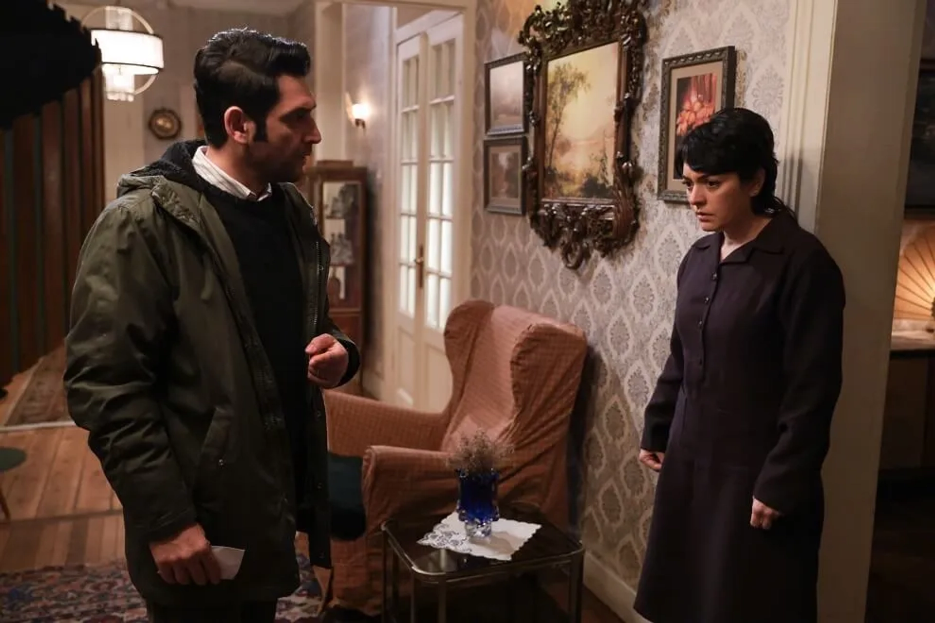 Ezgi Mola and Tansel Öngel in The Innocents (2020)