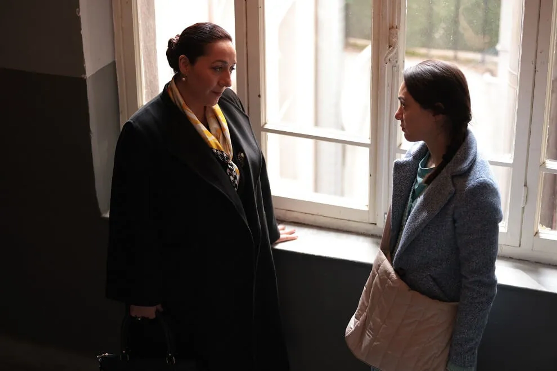 Binnur Kaya and Merve Dizdar in The Innocents (2020)