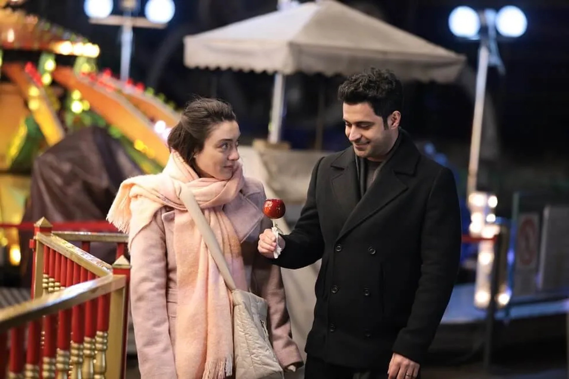 Ugur Uzunel and Merve Dizdar in The Innocents (2020)