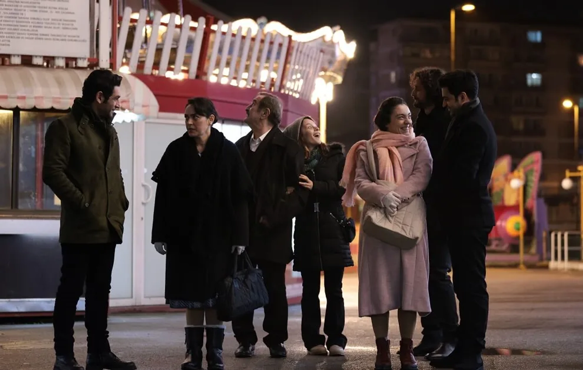 Metin Coskun, Ezgi Mola, Tansel Öngel, Birkan Sokullu, Ugur Uzunel, and Merve Dizdar in The Innocents (2020)