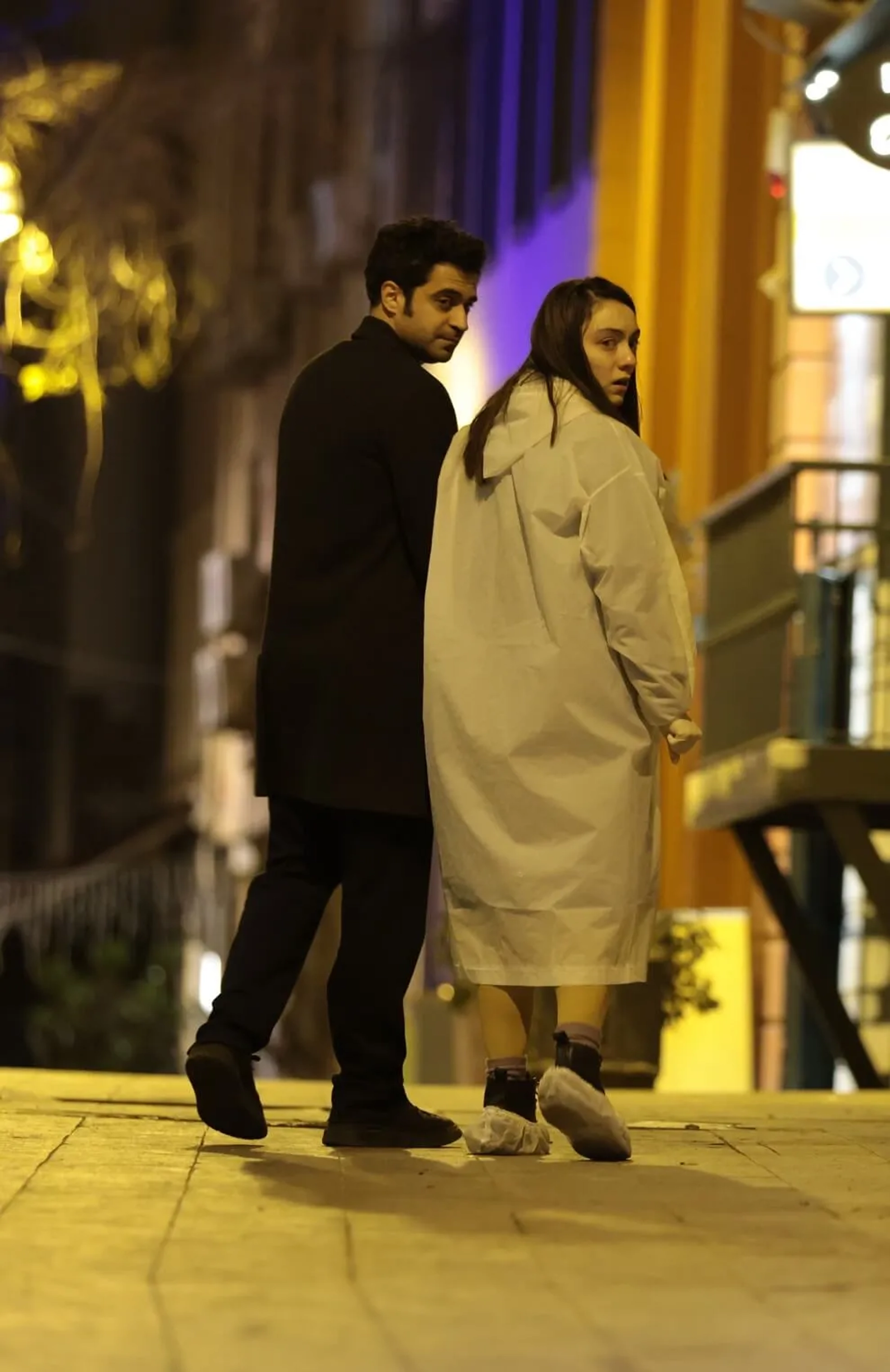 Ugur Uzunel and Merve Dizdar in The Innocents (2020)