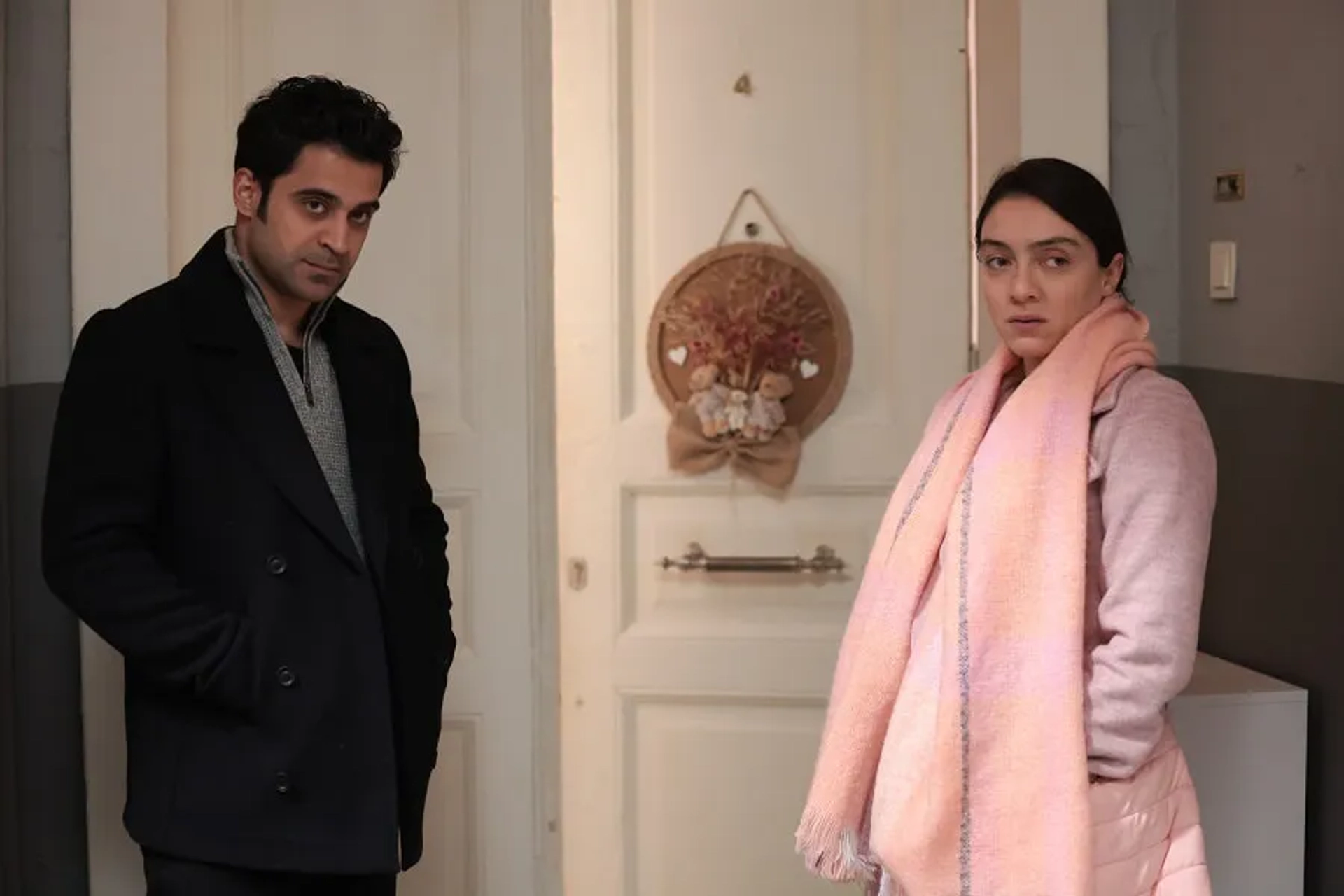 Ugur Uzunel and Merve Dizdar in The Innocents (2020)