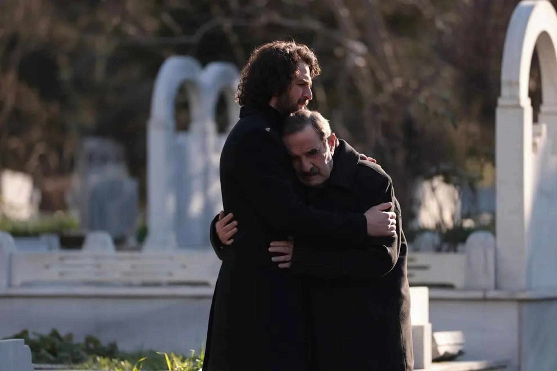 Metin Coskun and Birkan Sokullu in The Innocents (2020)