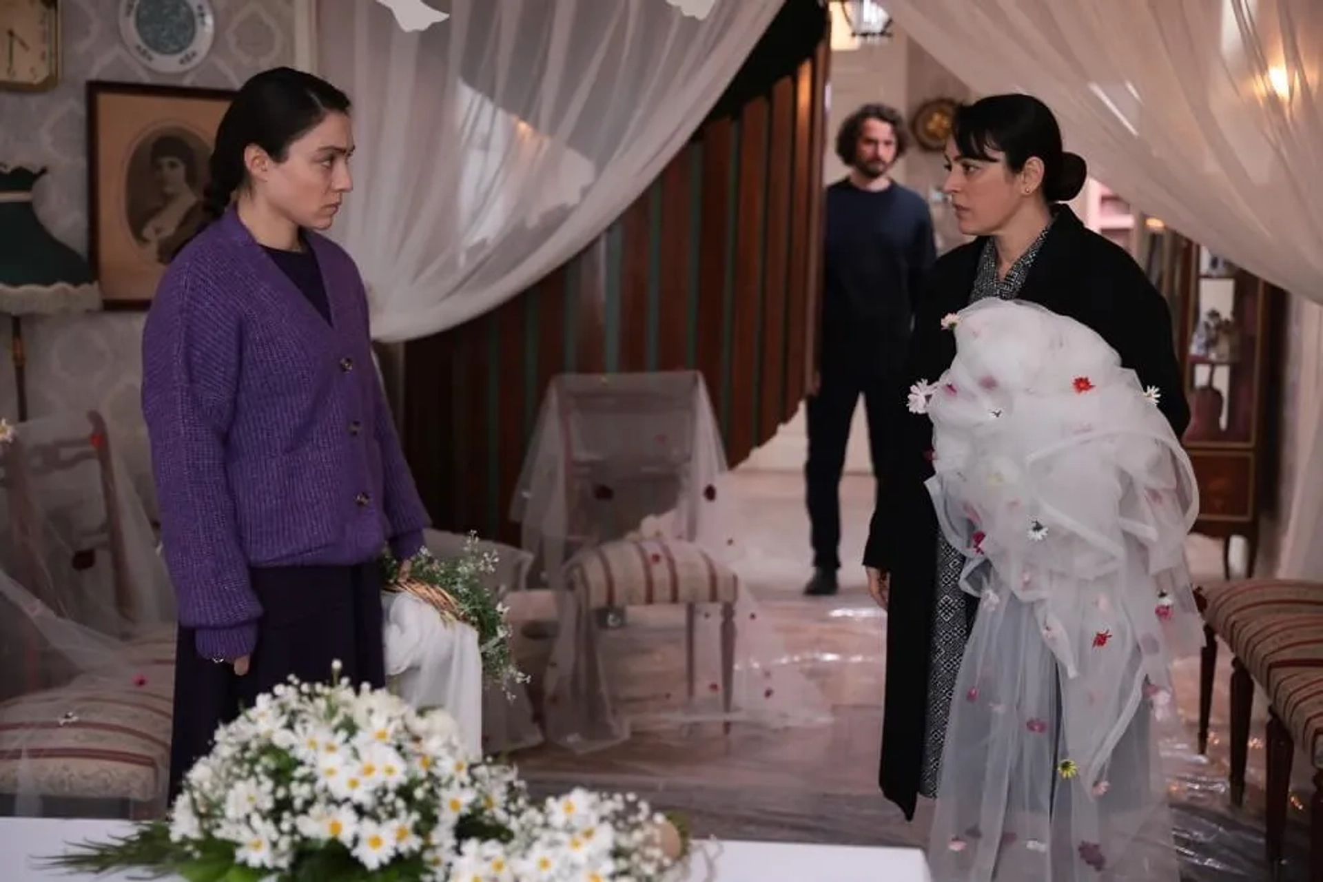 Ezgi Mola, Birkan Sokullu, and Merve Dizdar in The Innocents (2020)