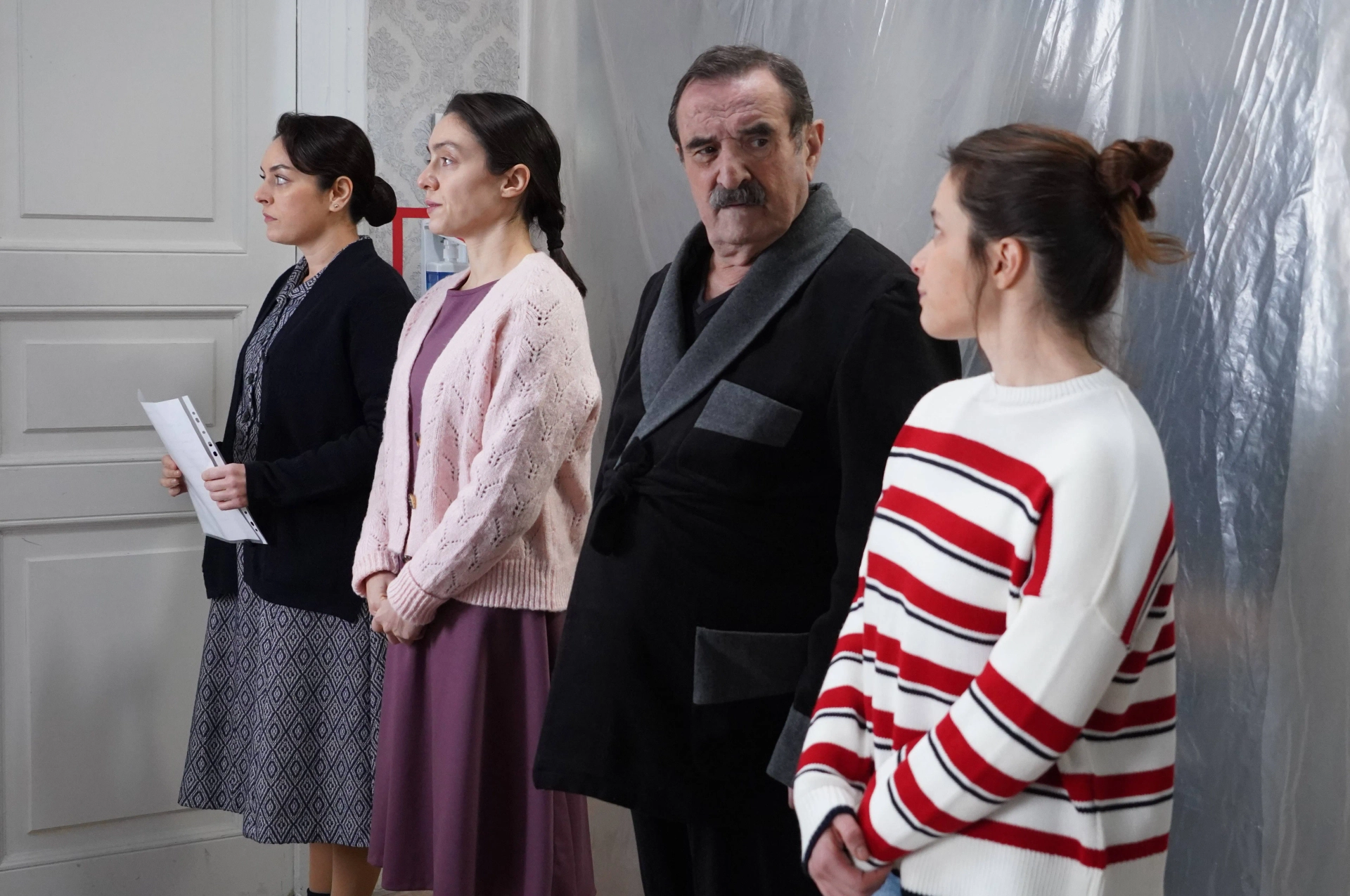 Gizem Katmer, Metin Coskun, Ezgi Mola, and Merve Dizdar in The Innocents (2020)