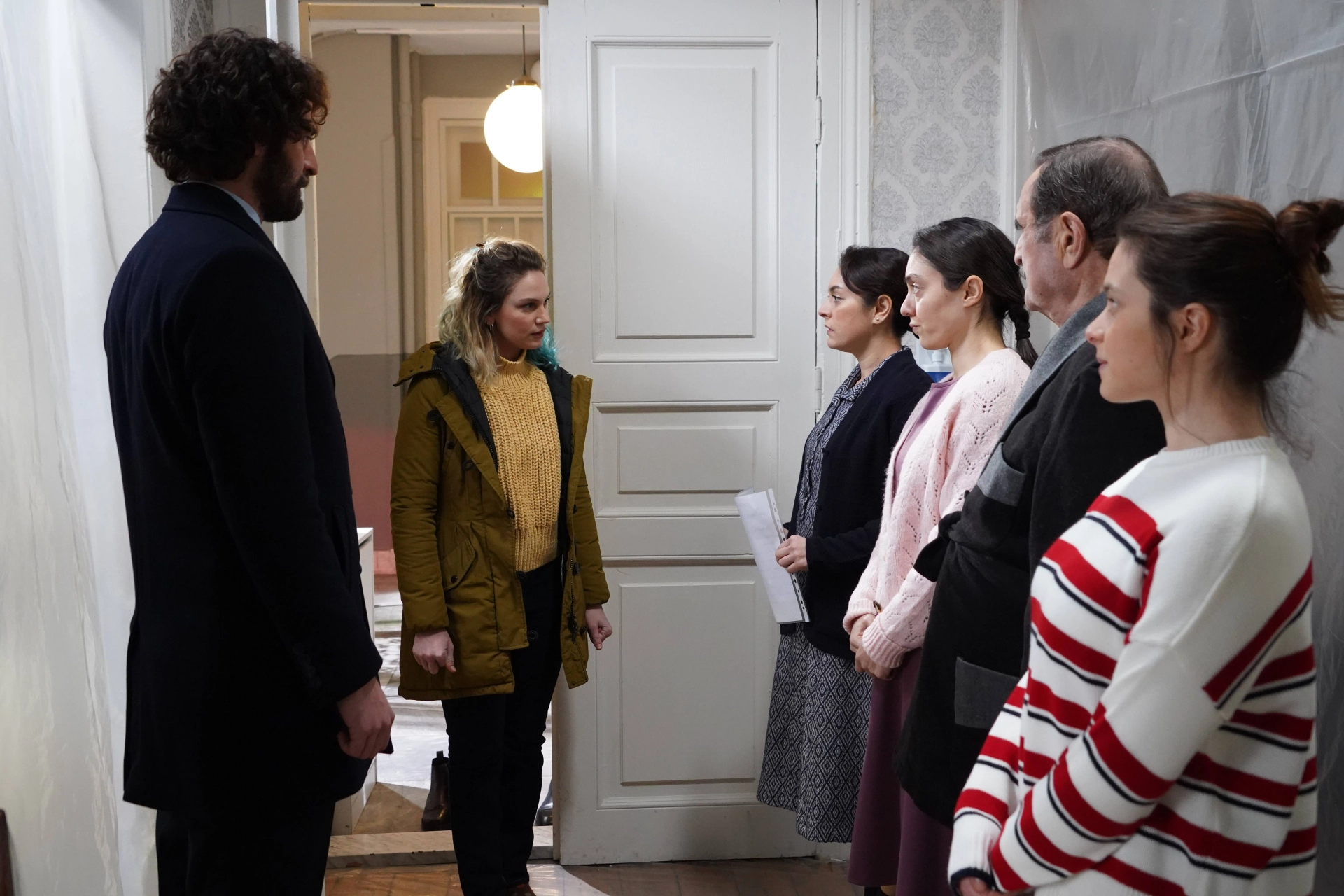 Gizem Katmer, Metin Coskun, Ezgi Mola, Birkan Sokullu, Farah Zeynep Abdullah, and Merve Dizdar in The Innocents (2020)