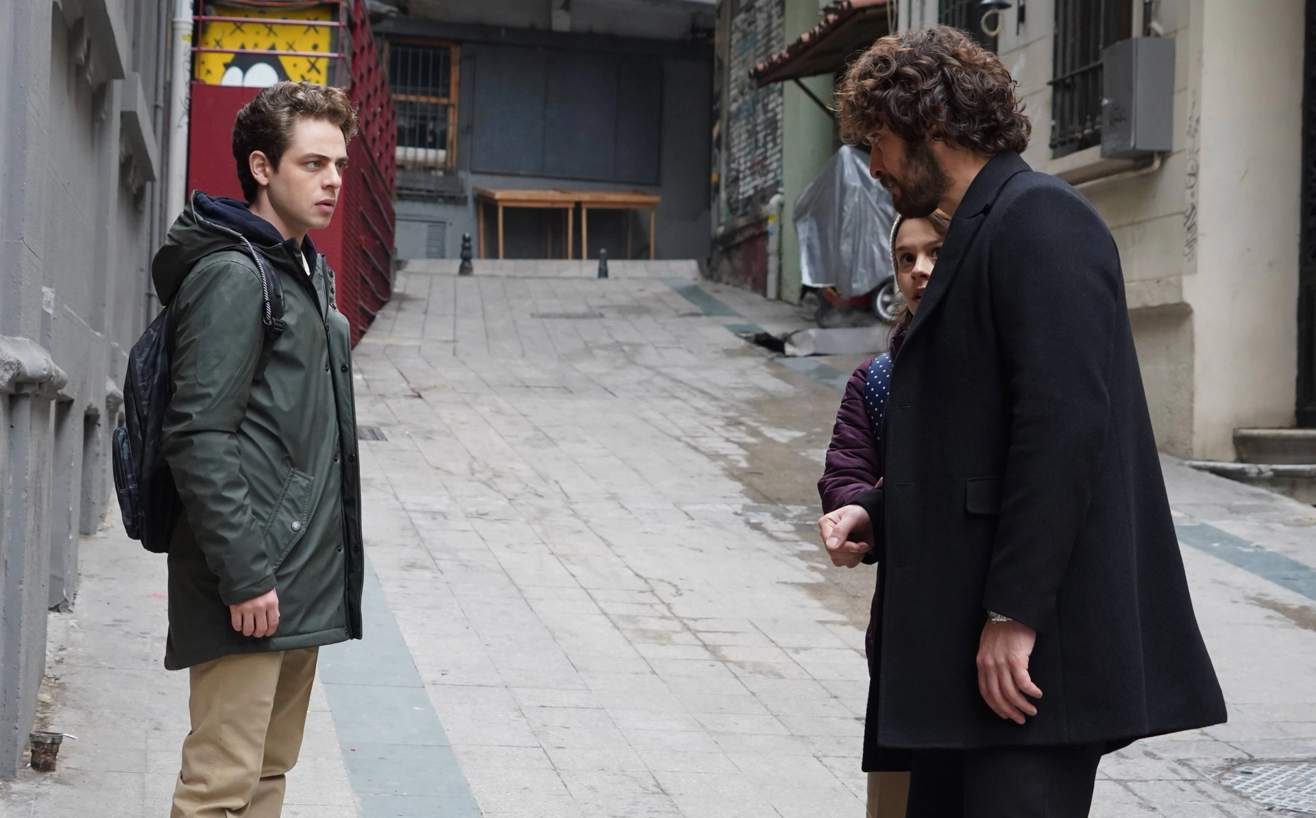 Gizem Katmer, Birkan Sokullu, and Emir Ozden in The Innocents (2020)