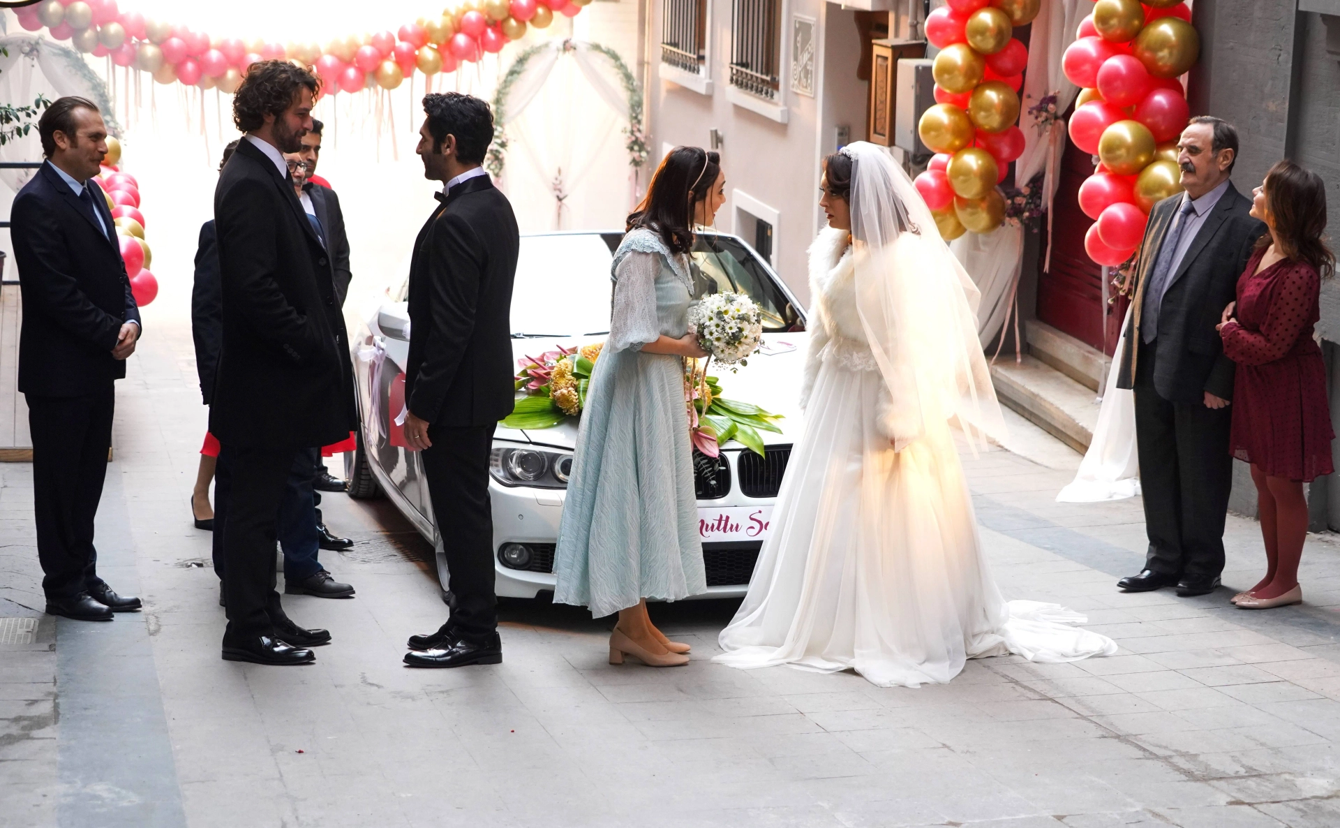 Gizem Katmer, Metin Coskun, Ezgi Mola, Tansel Öngel, Birkan Sokullu, Merve Dizdar, and Meriç Özkaya in The Innocents (2020)