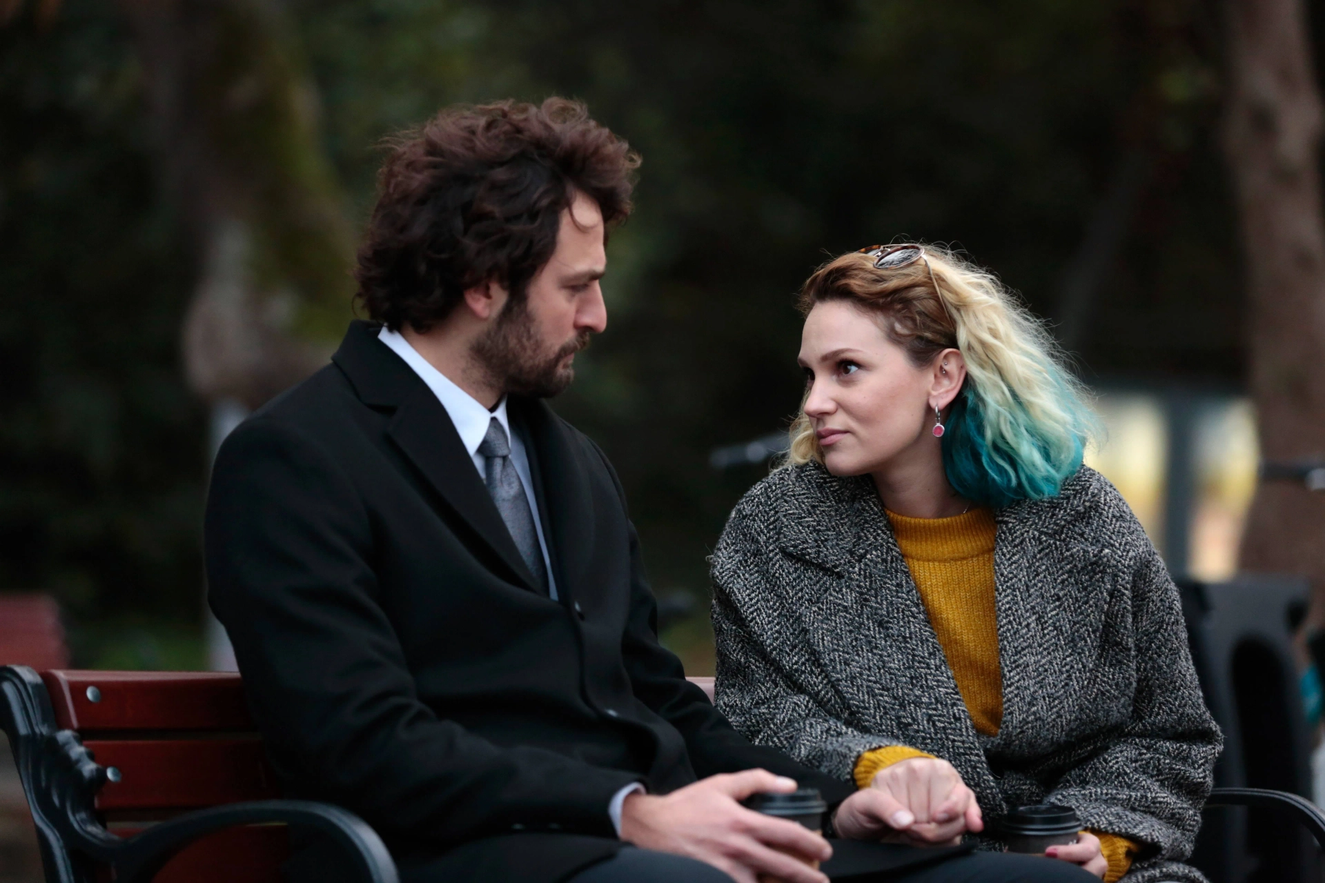 Birkan Sokullu and Farah Zeynep Abdullah in The Innocents (2020)