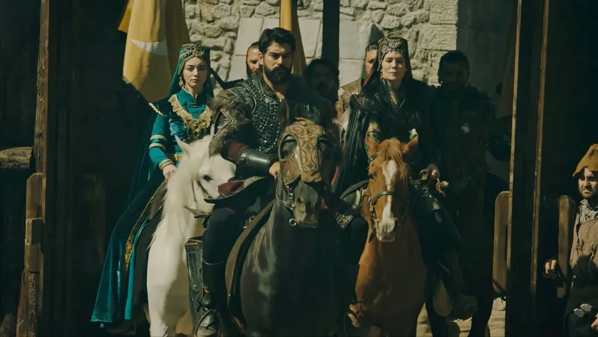 Özge Törer, Burak Özçivit, and Yildiz Çagri Atiksoy in The Founder: Ottoman (2019)