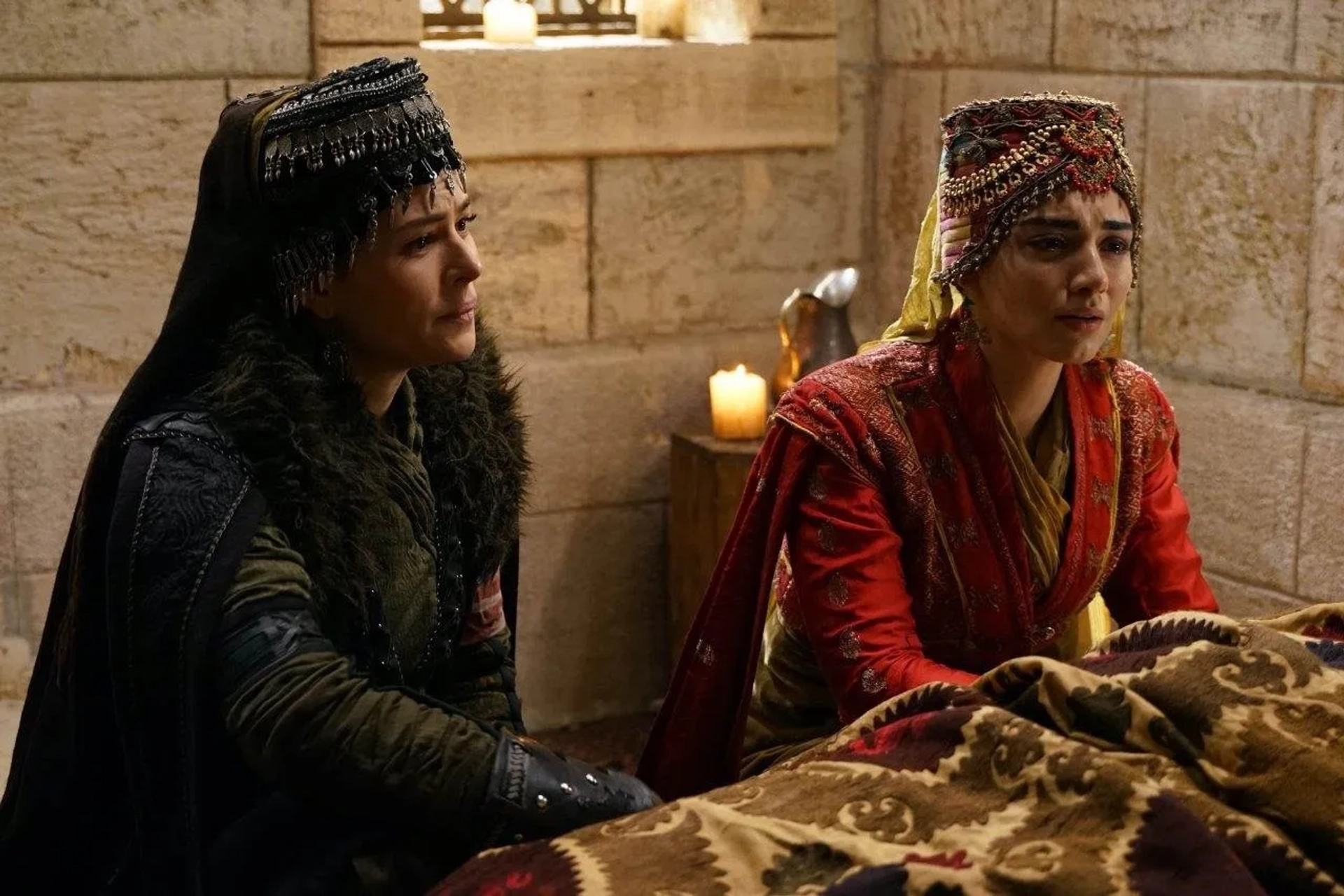 Özge Törer and Yildiz Çagri Atiksoy in The Founder: Ottoman (2019)