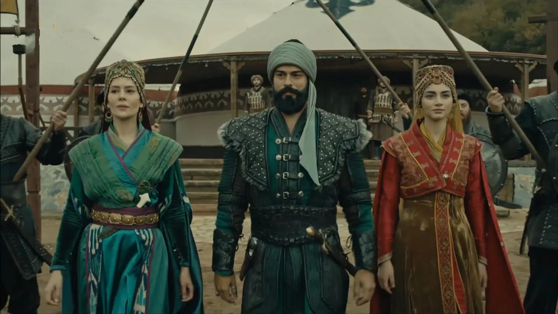 Özge Törer, Burak Özçivit, and Yildiz Çagri Atiksoy in The Founder: Ottoman (2019)