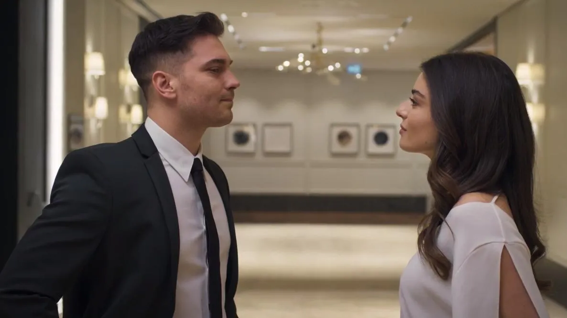 Çagatay Ulusoy and Ayça Aysin Turan in The Protector (2018)