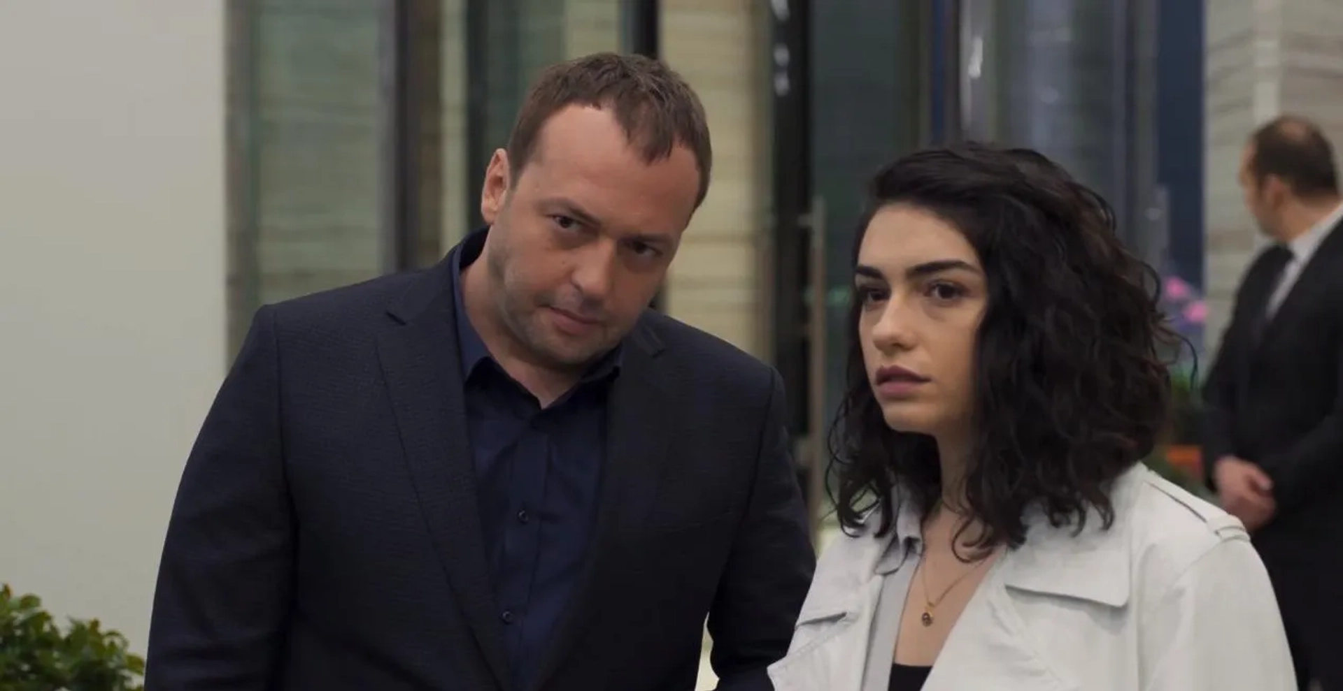 Okan Yalabik and Hazar Ergüçlü in The Protector (2018)