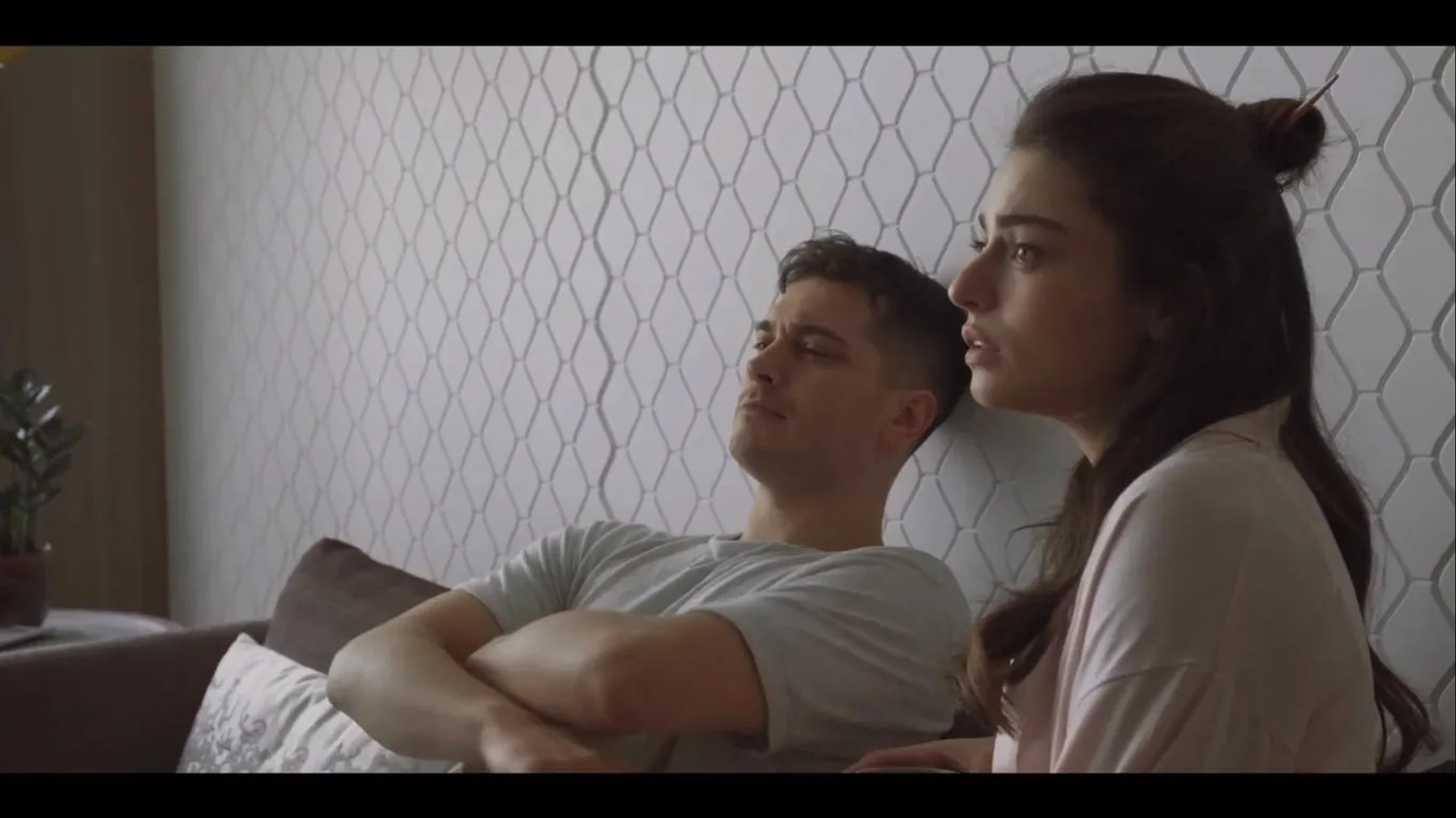 Çagatay Ulusoy and Ayça Aysin Turan in The Protector (2018)