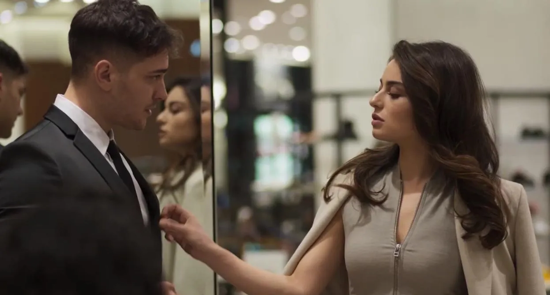 Çagatay Ulusoy and Ayça Aysin Turan in The Protector (2018)