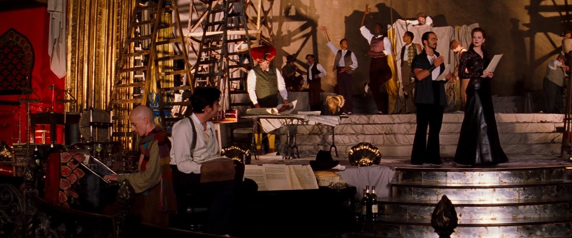 Nicole Kidman, Ewan McGregor, Jacek Koman, and Matthew Whittet in Moulin Rouge! (2001)