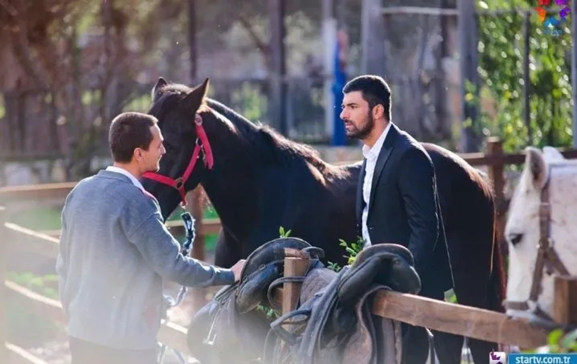 Engin Akyürek and Edip Tepeli in The Ambassador's Daughter (2019)