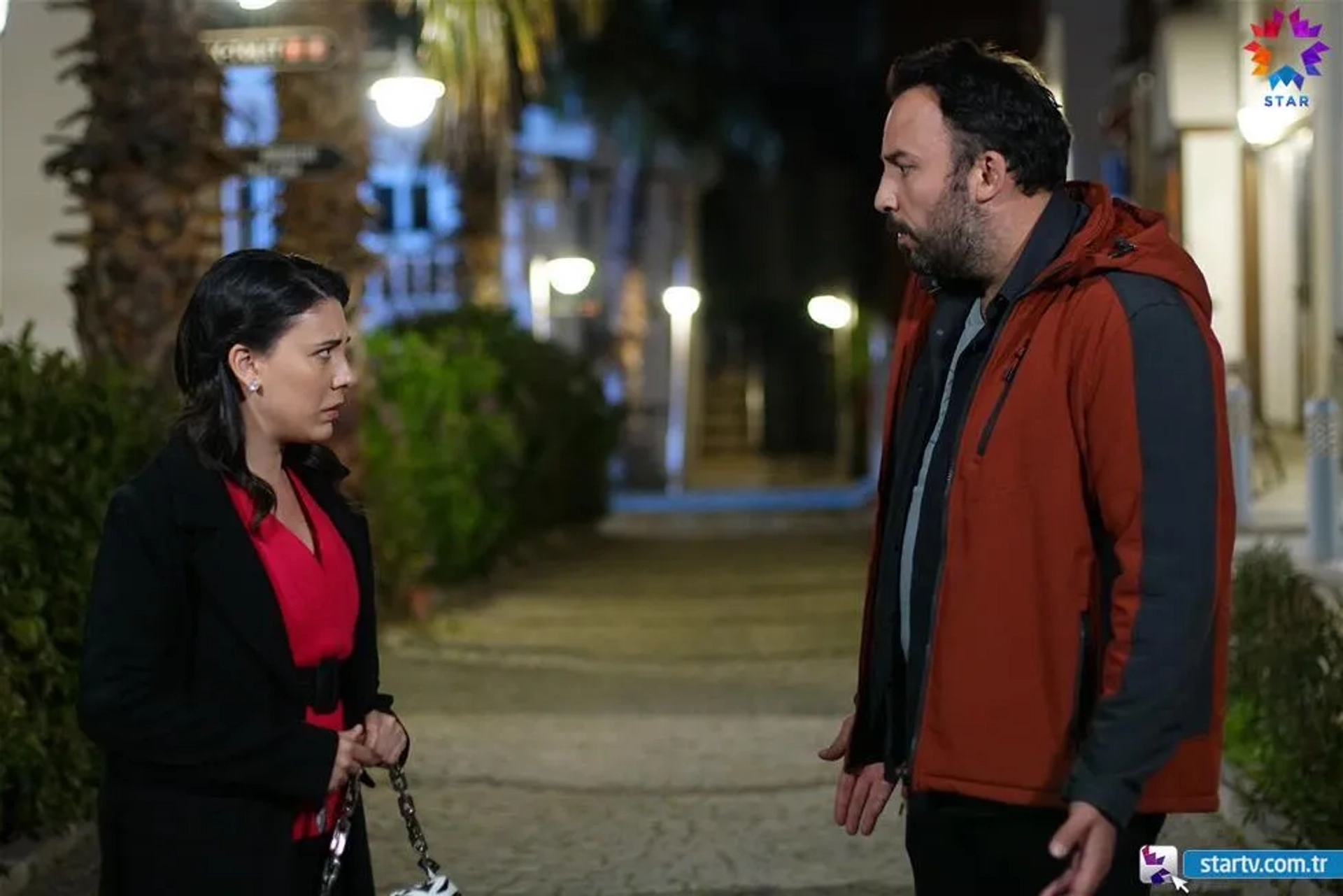 Ferit Aktug and Hivda Zizan Alp in The Ambassador's Daughter (2019)