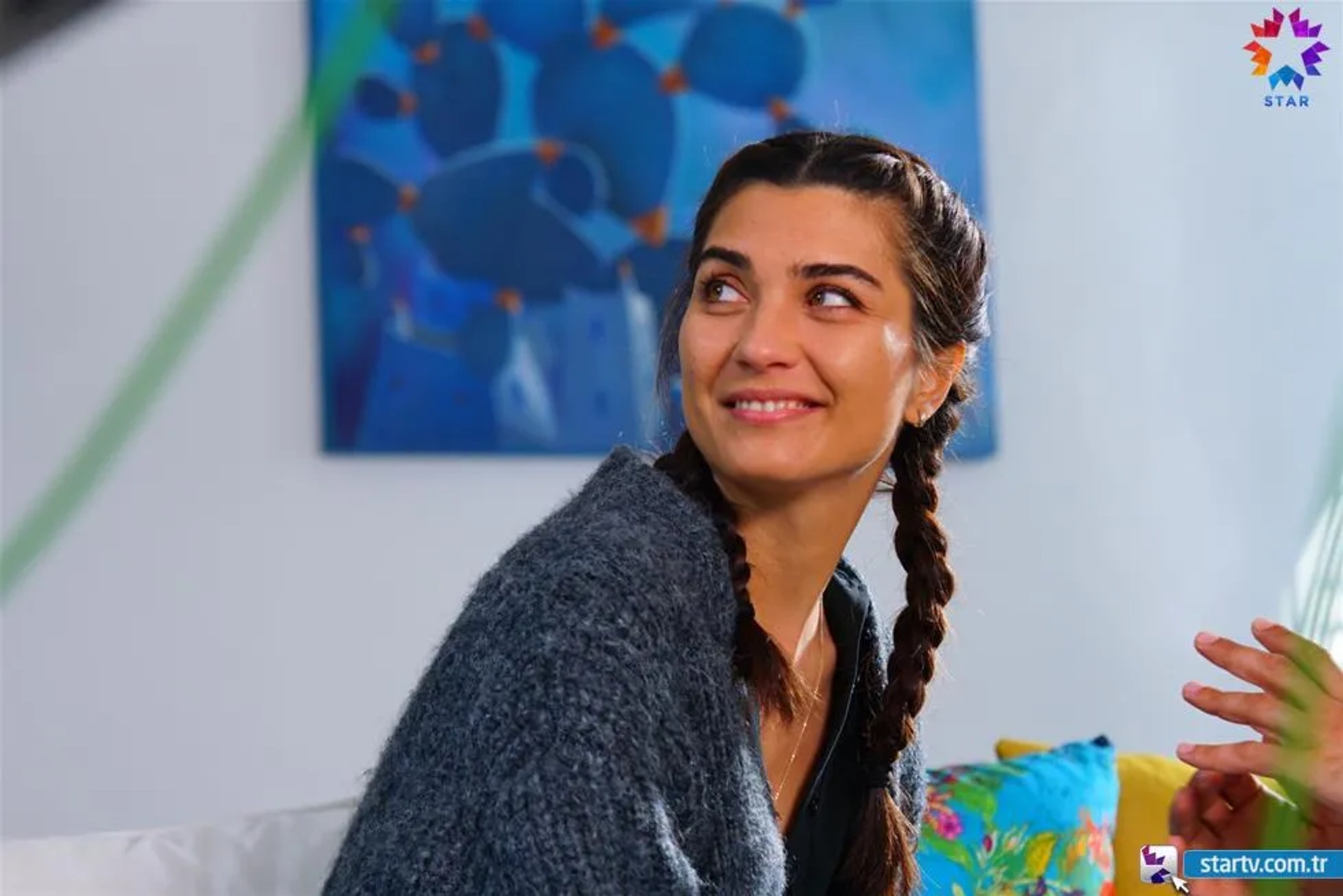 Tuba Büyüküstün in The Ambassador's Daughter (2019)