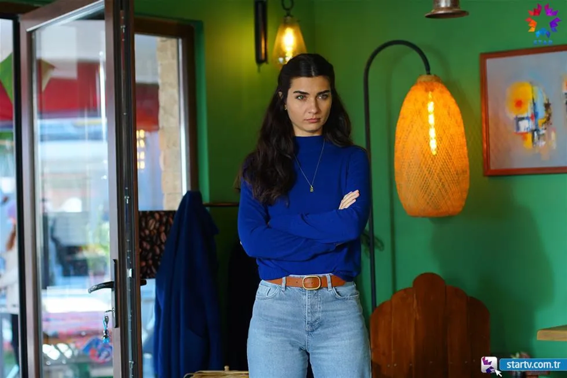 Tuba Büyüküstün in The Ambassador's Daughter (2019)