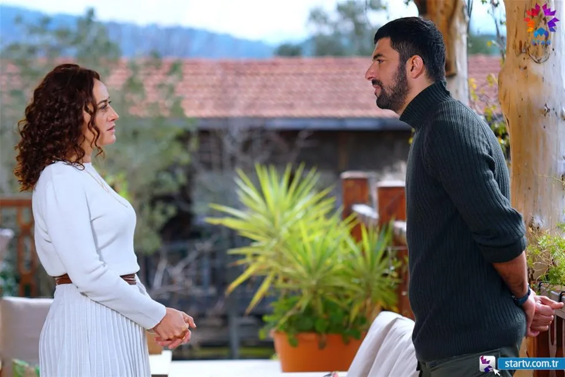 Engin Akyürek and Esra Kizildogan in The Ambassador's Daughter (2019)