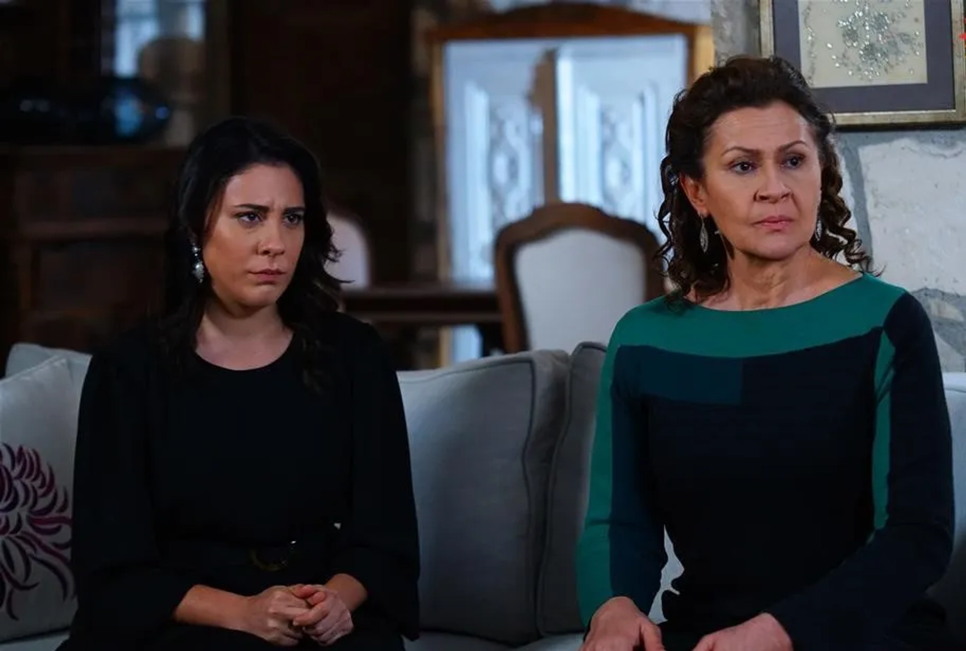 Konca Cilasun and Hivda Zizan Alp in The Ambassador's Daughter (2019)