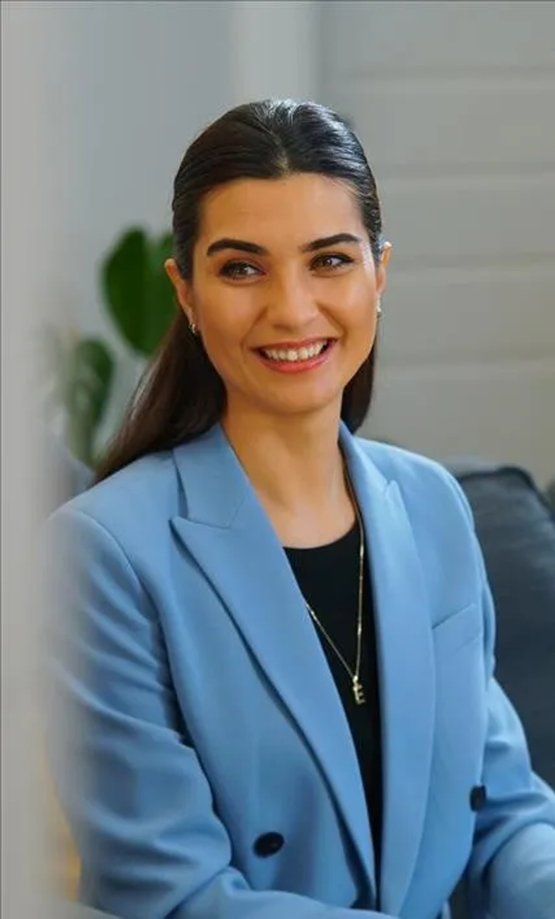 Tuba Büyüküstün in The Ambassador's Daughter (2019)