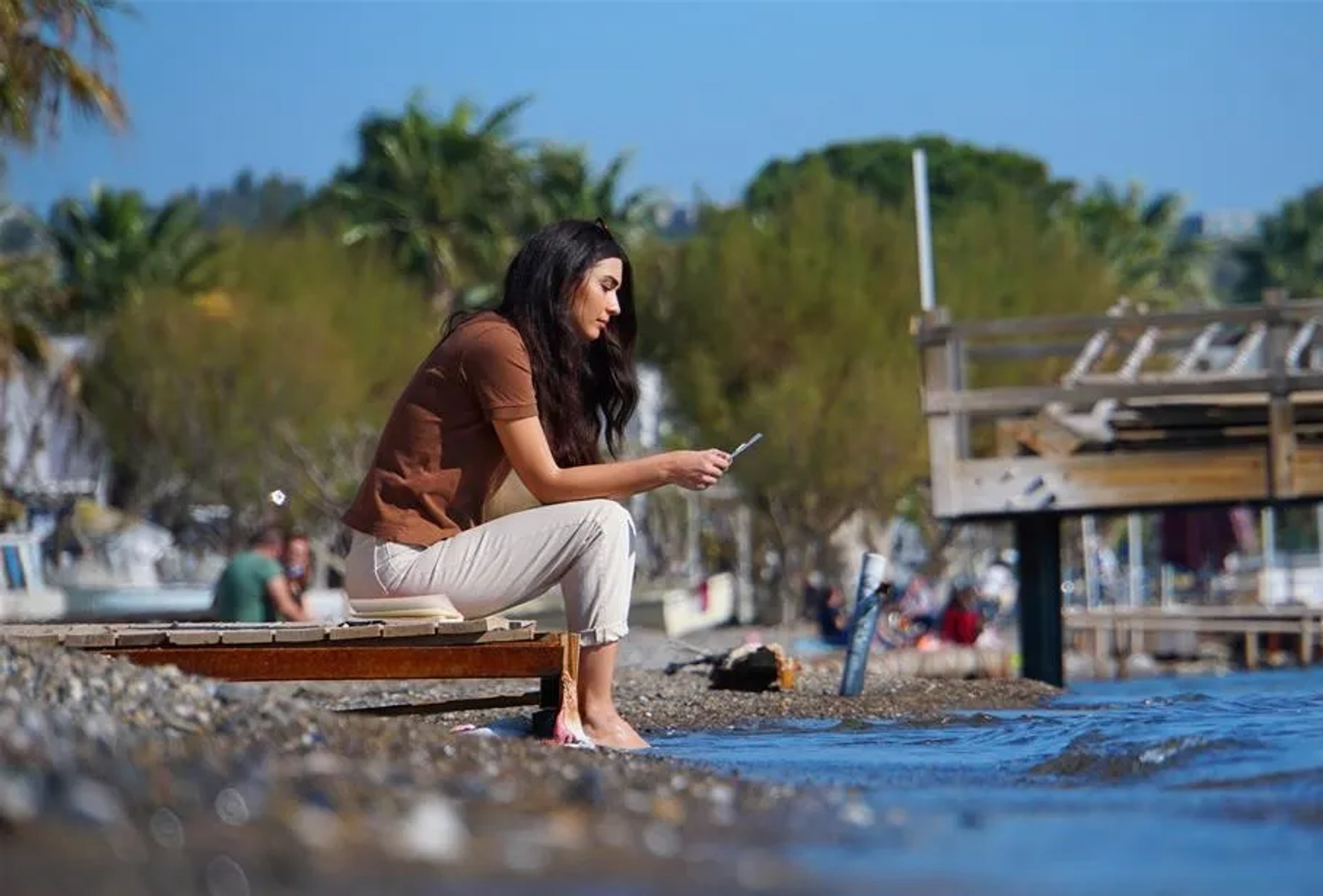 Tuba Büyüküstün in The Ambassador's Daughter (2019)