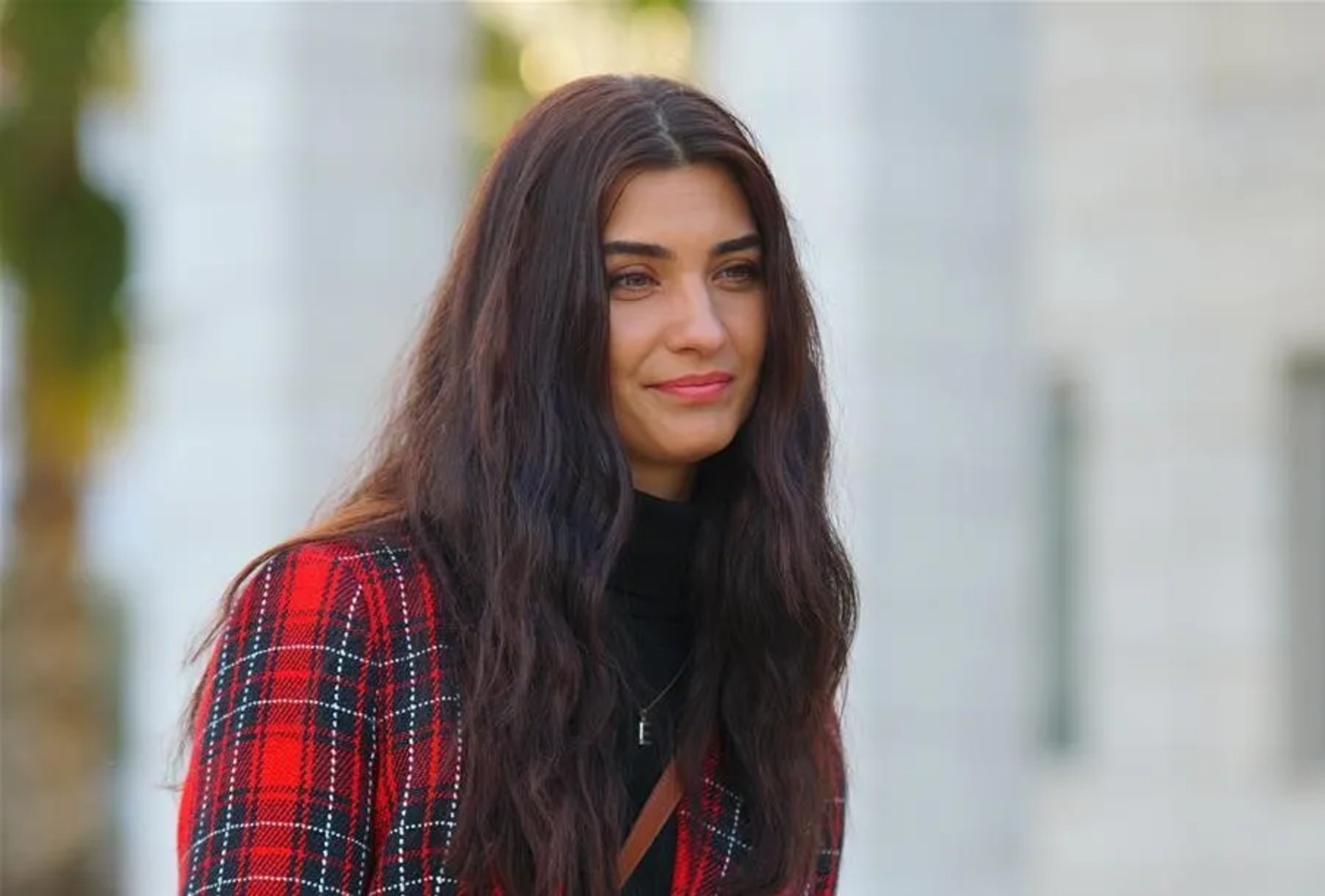 Tuba Büyüküstün in The Ambassador's Daughter (2019)