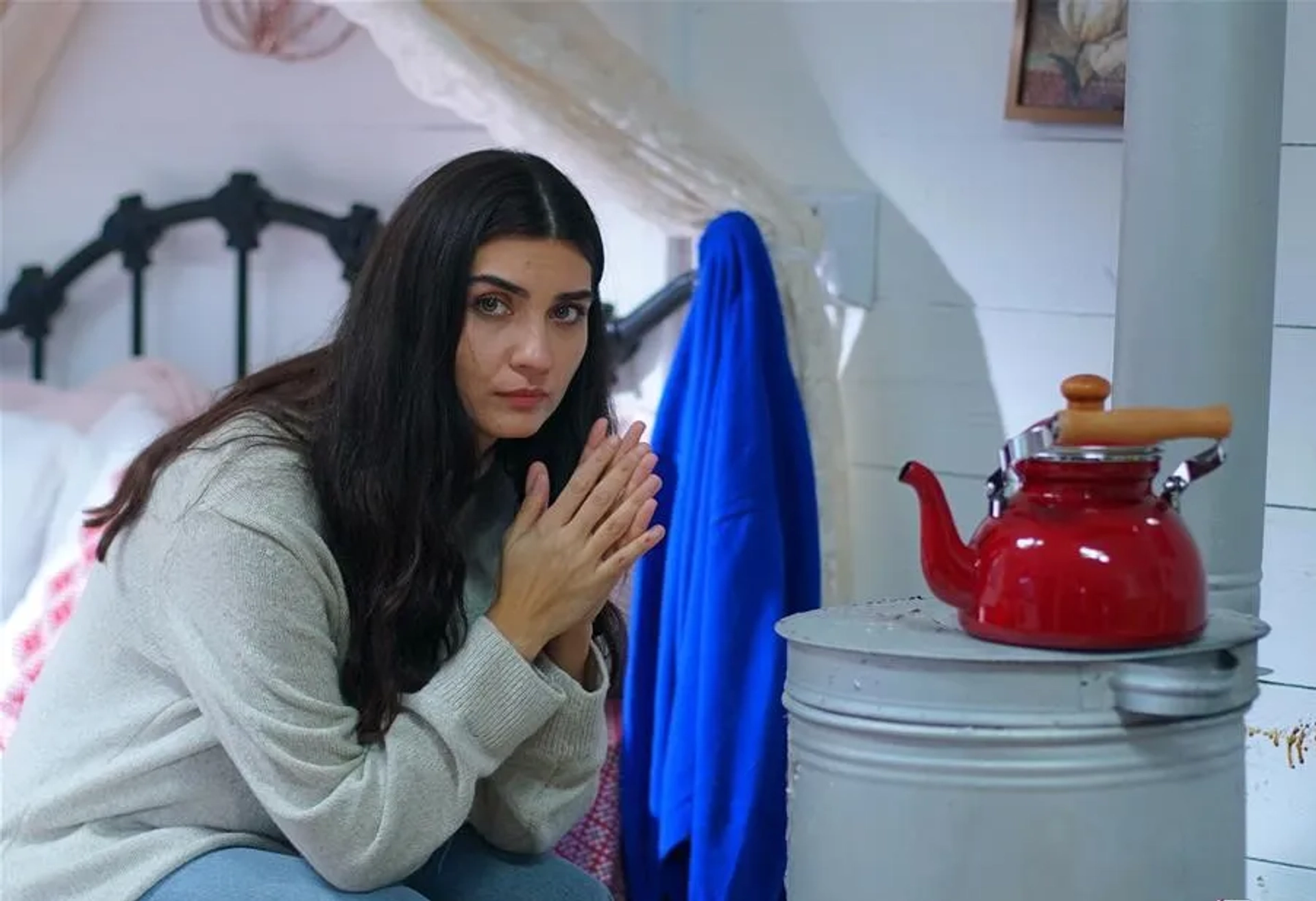 Tuba Büyüküstün in The Ambassador's Daughter (2019)