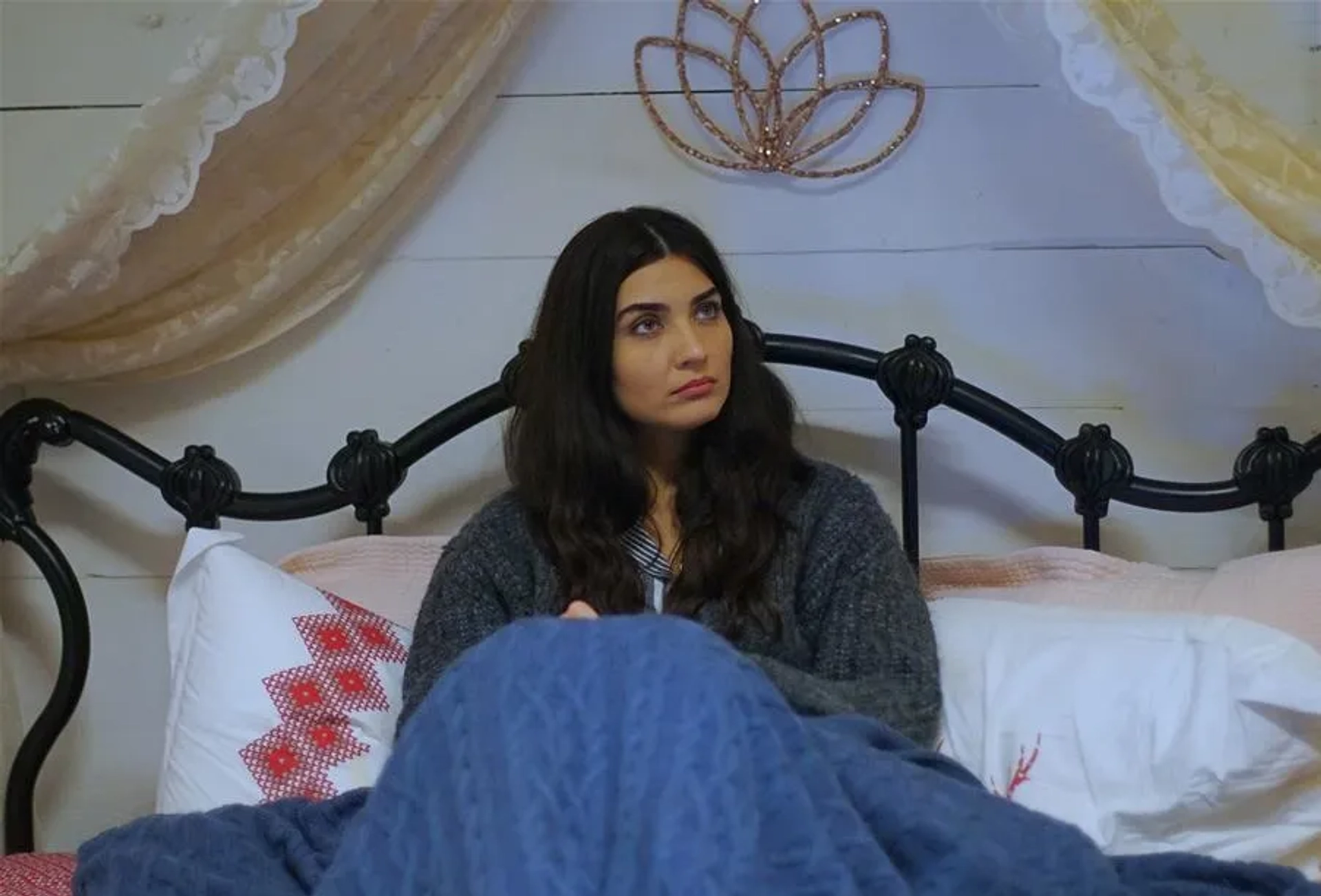 Tuba Büyüküstün in The Ambassador's Daughter (2019)