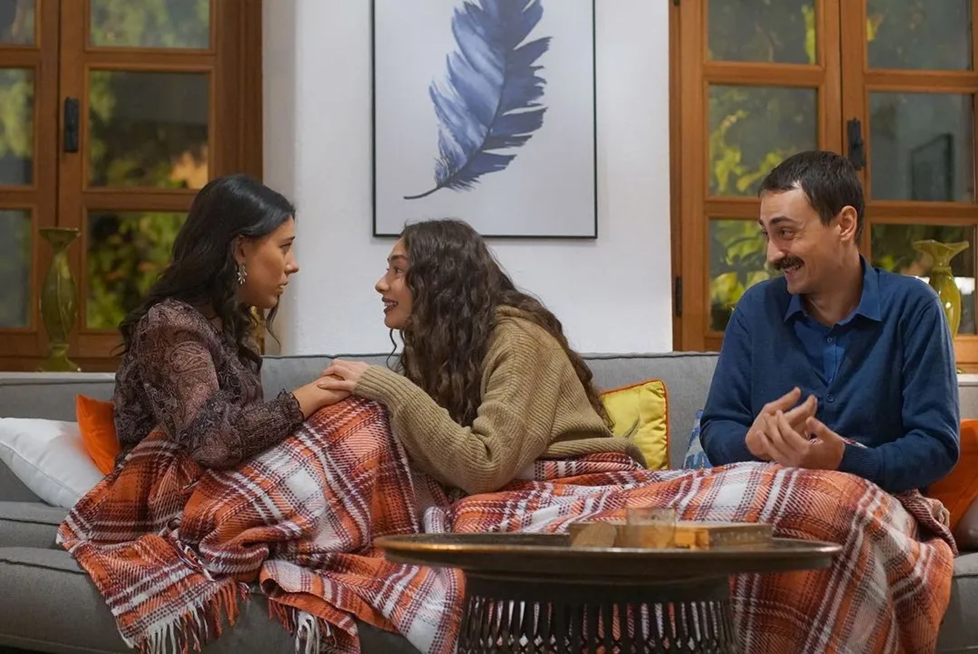 Neslihan Atagül, Edip Tepeli, and Hivda Zizan Alp in The Ambassador's Daughter (2019)