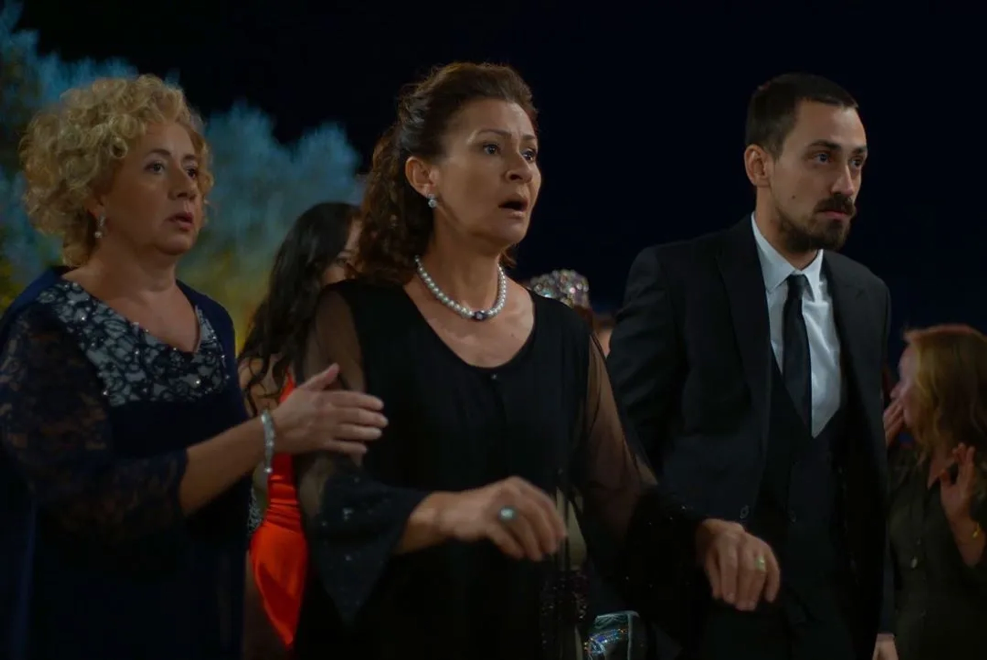 Özlem Çakar Yalçinkaya, Edip Tepeli, and Konca Cilasun in The Ambassador's Daughter (2019)