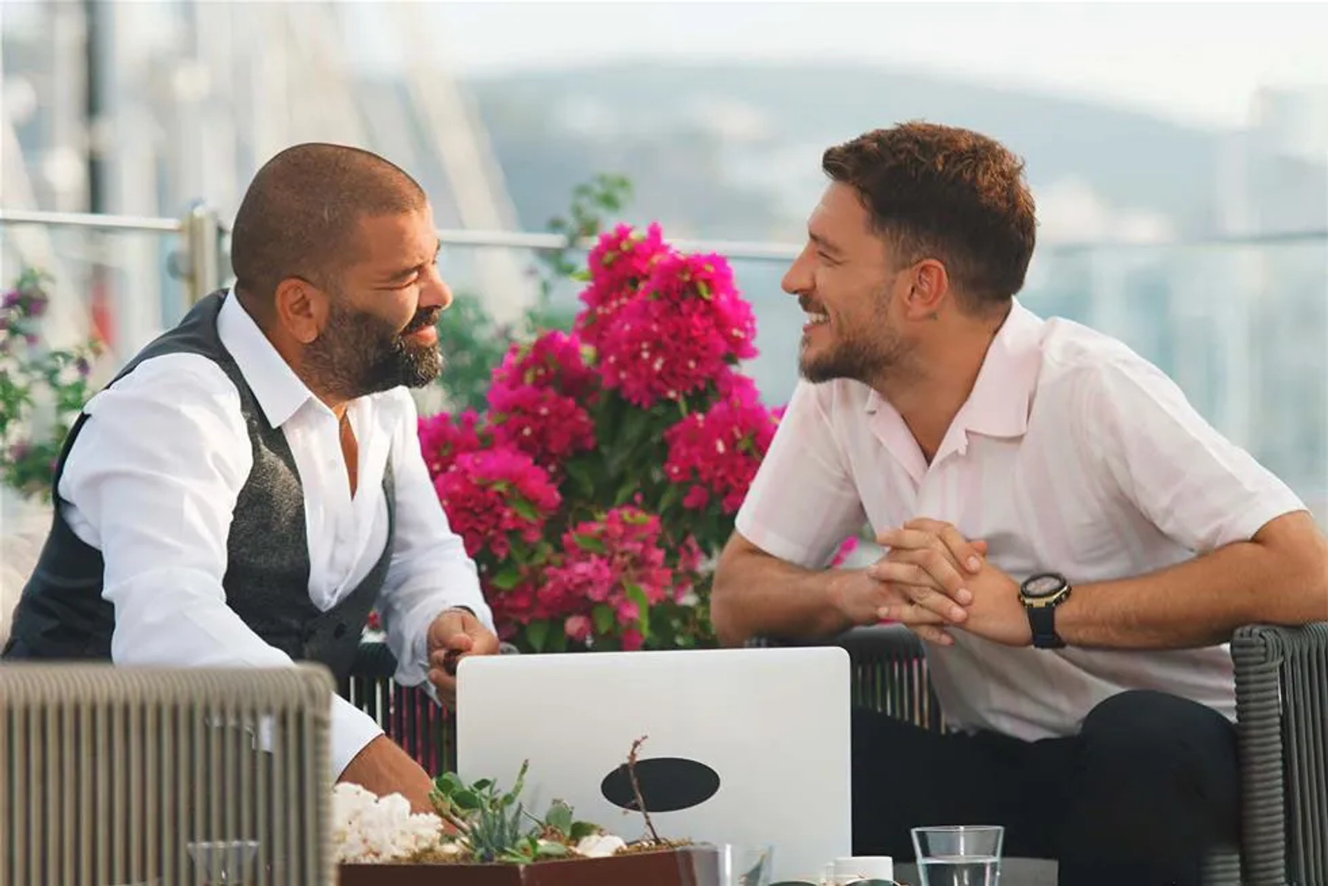 Bülent Sakrak and Uraz Kaygilaroglu in The Ambassador's Daughter (2019)