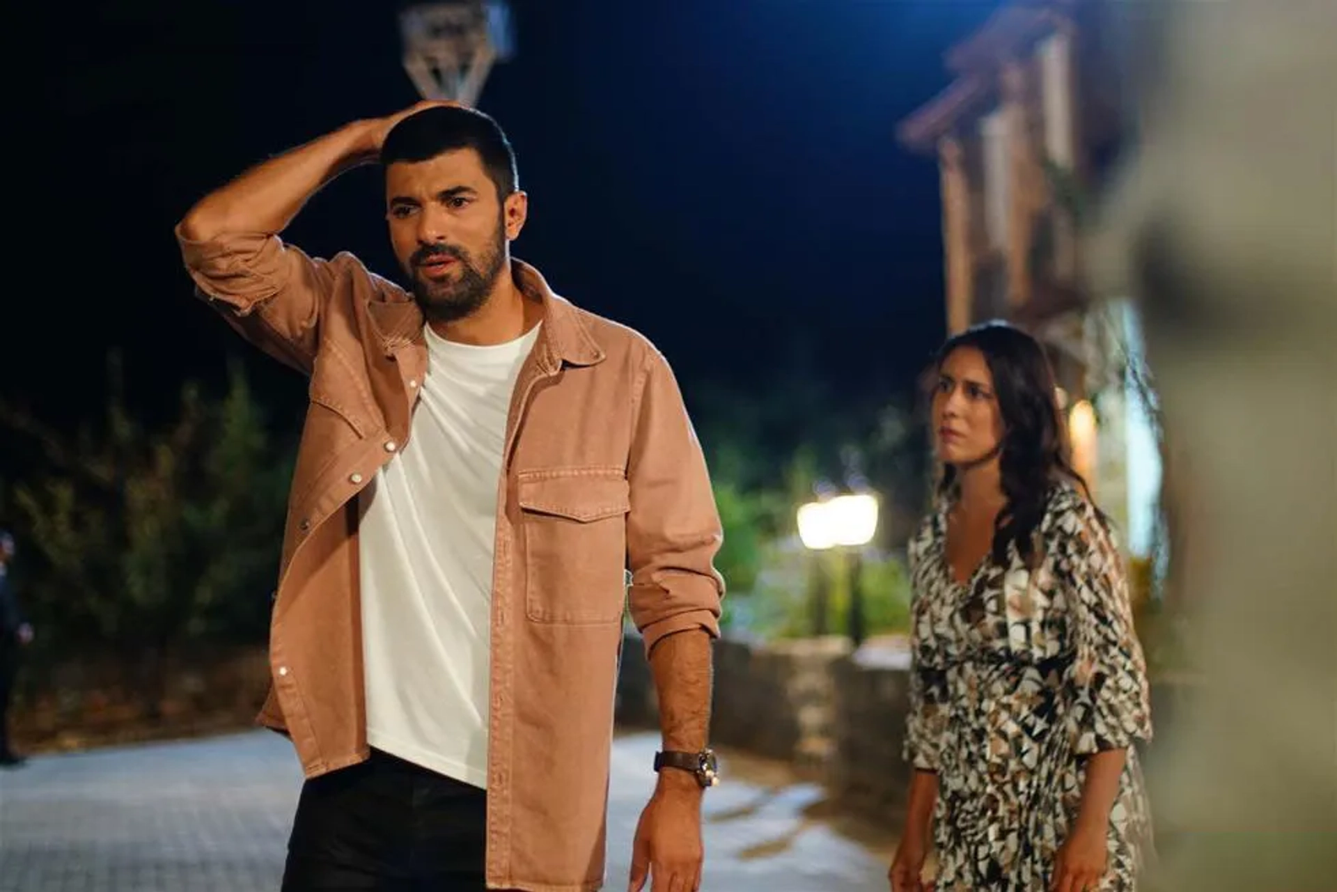 Engin Akyürek and Hivda Zizan Alp in The Ambassador's Daughter (2019)