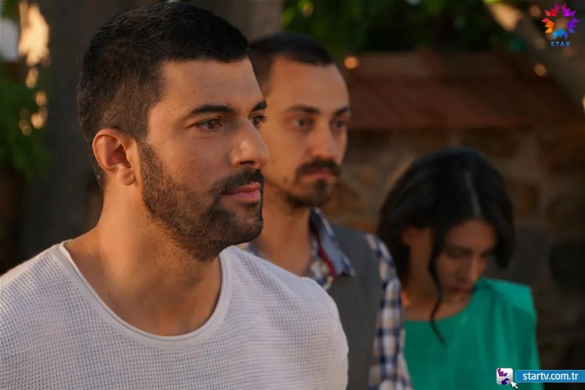 Engin Akyürek, Edip Tepeli, and Hivda Zizan Alp in The Ambassador's Daughter (2019)