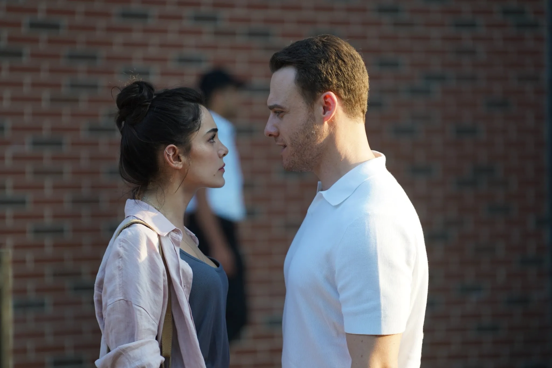 Hafsanur Sancaktutan and Kerem Bürsin in If You Love (2023)