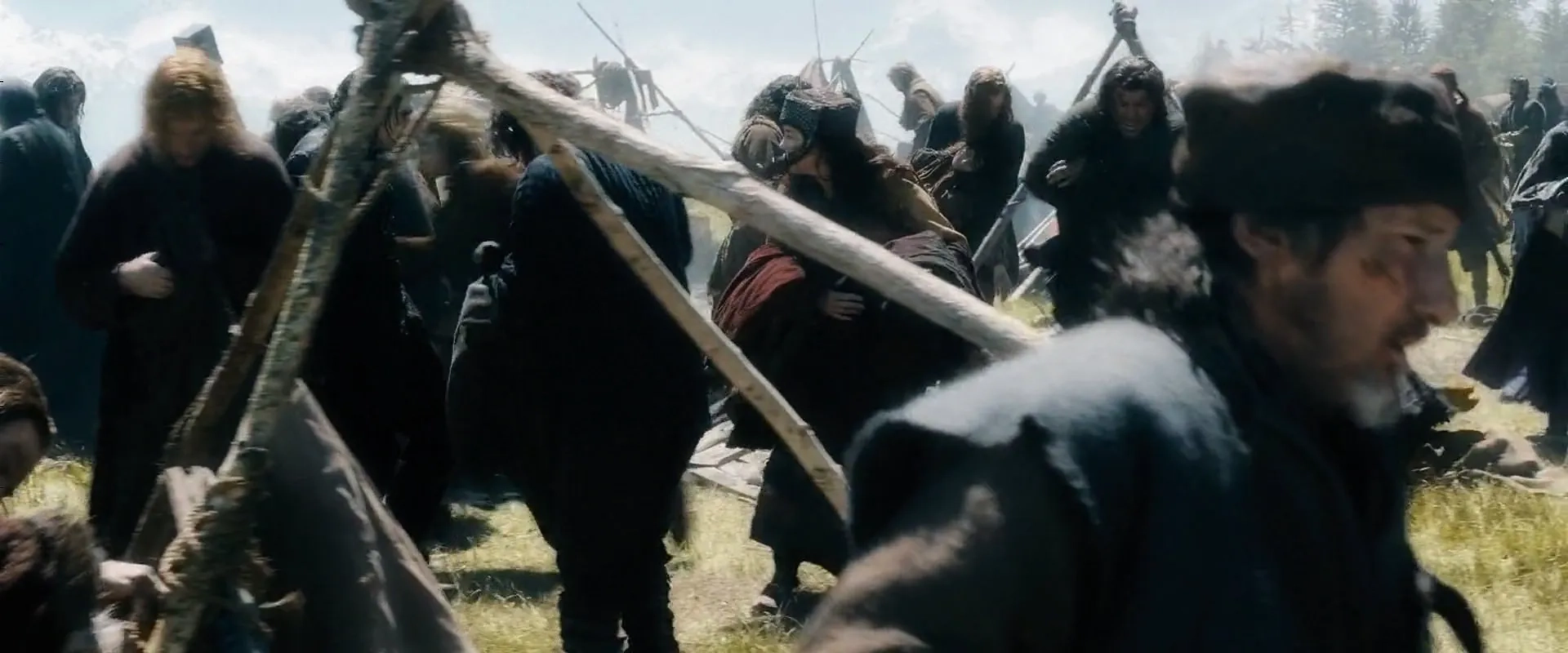 Sarah Peirse in The Hobbit: The Battle of the Five Armies (2014)