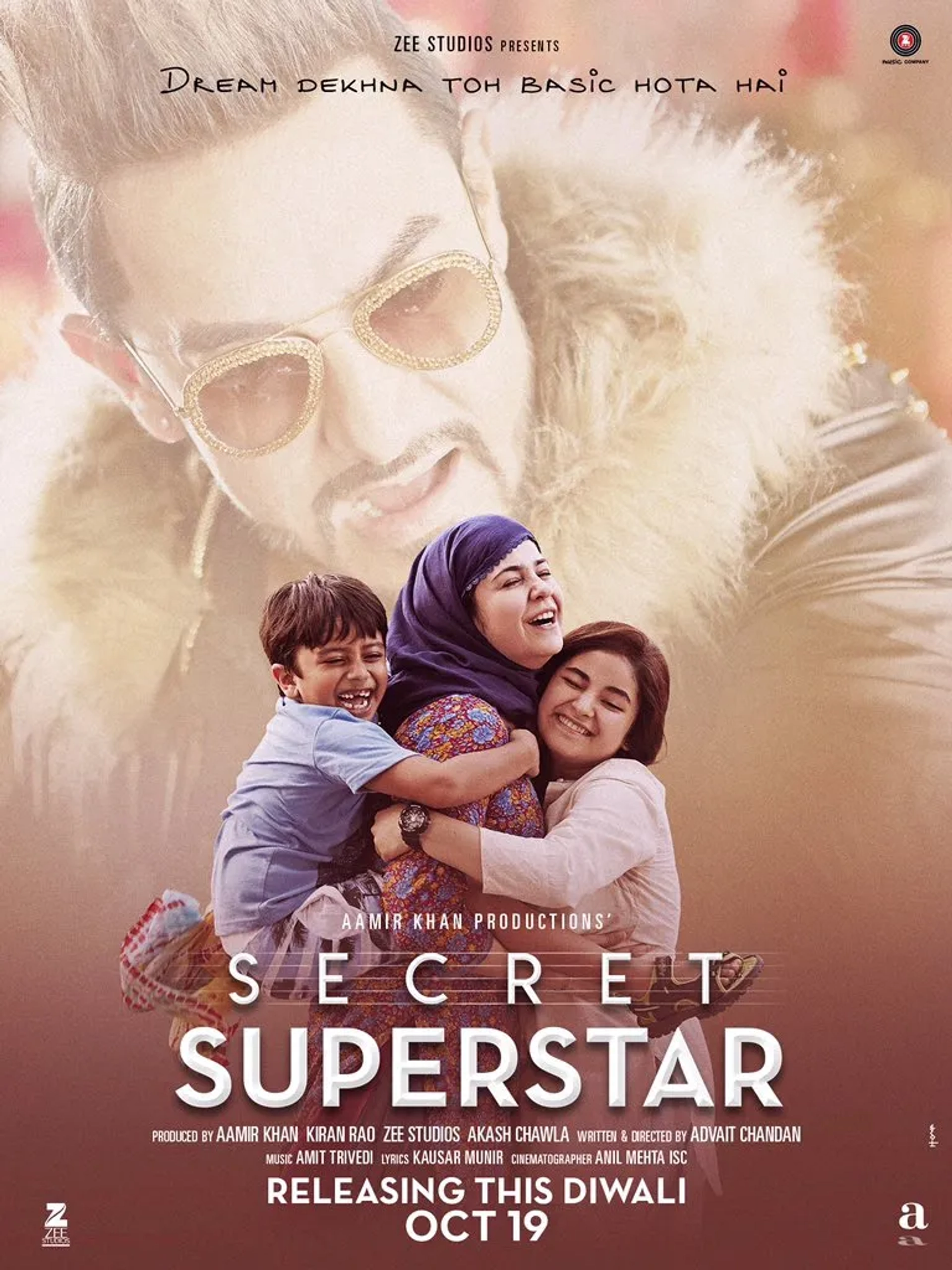 Aamir Khan, Meher Vij, and Zaira Wasim in Secret Superstar (2017)