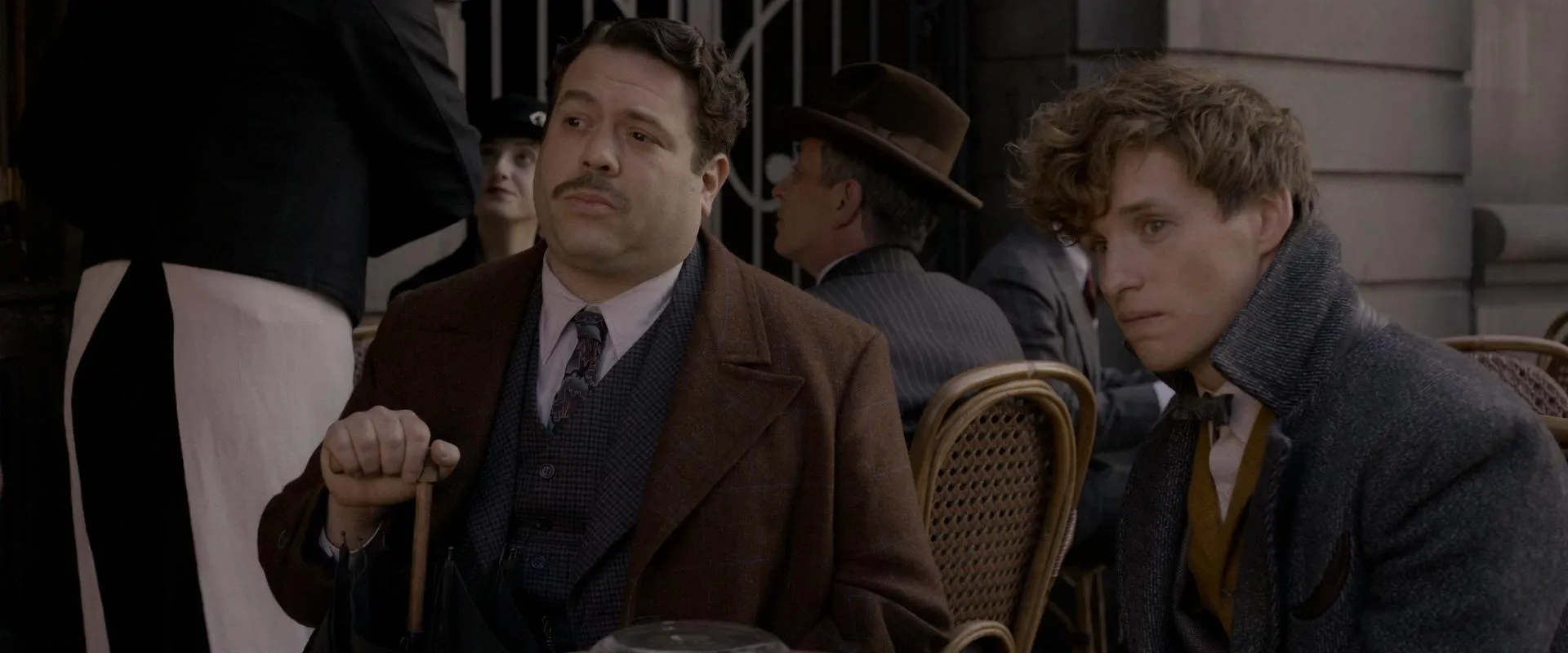 Dan Fogler and Eddie Redmayne in Fantastic Beasts: The Crimes of Grindelwald (2018)