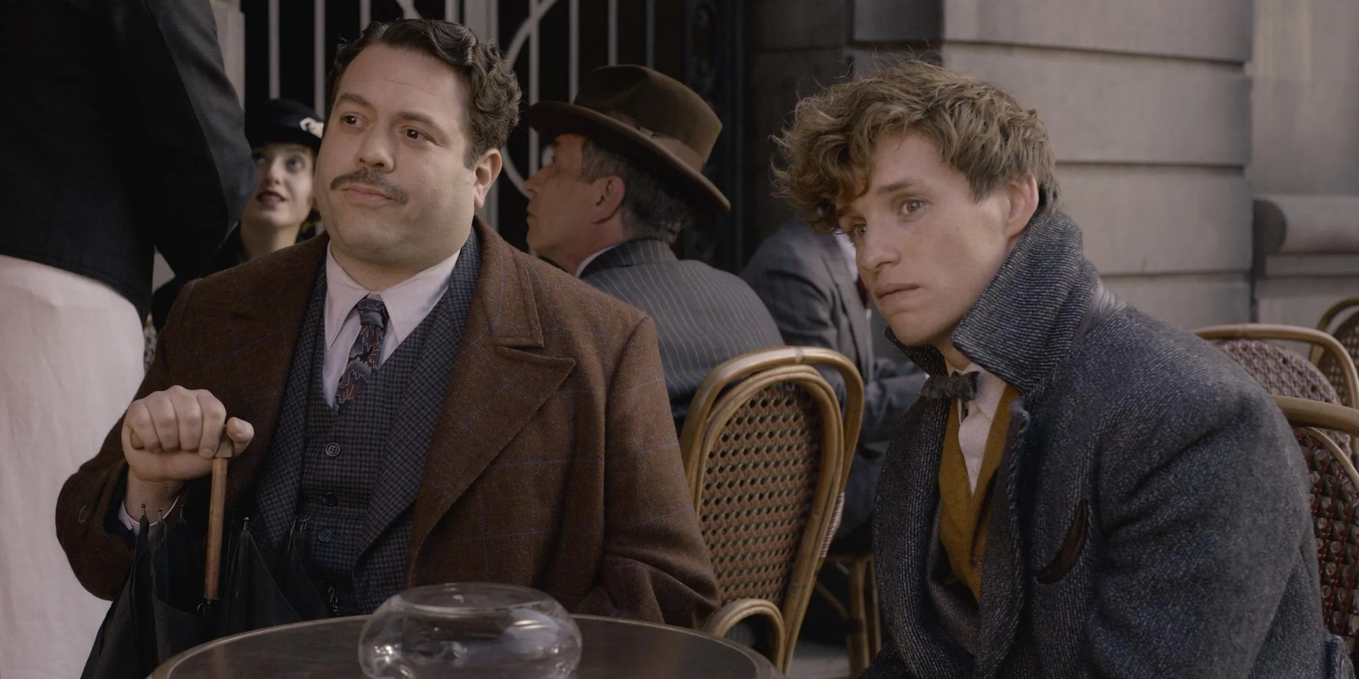 Dan Fogler and Eddie Redmayne in Fantastic Beasts: The Crimes of Grindelwald (2018)