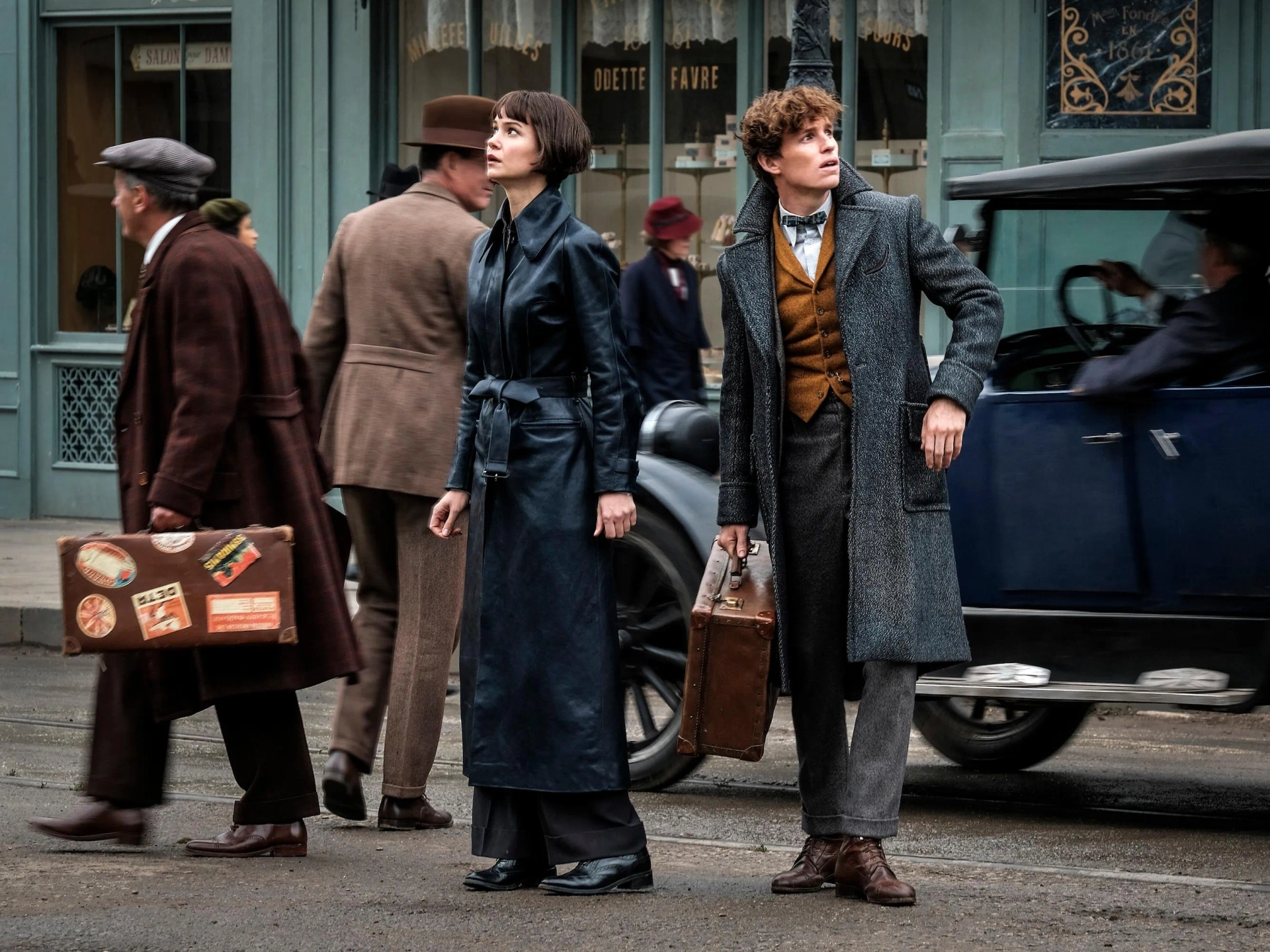 Eddie Redmayne and Katherine Waterston in Fantastic Beasts: The Crimes of Grindelwald (2018)