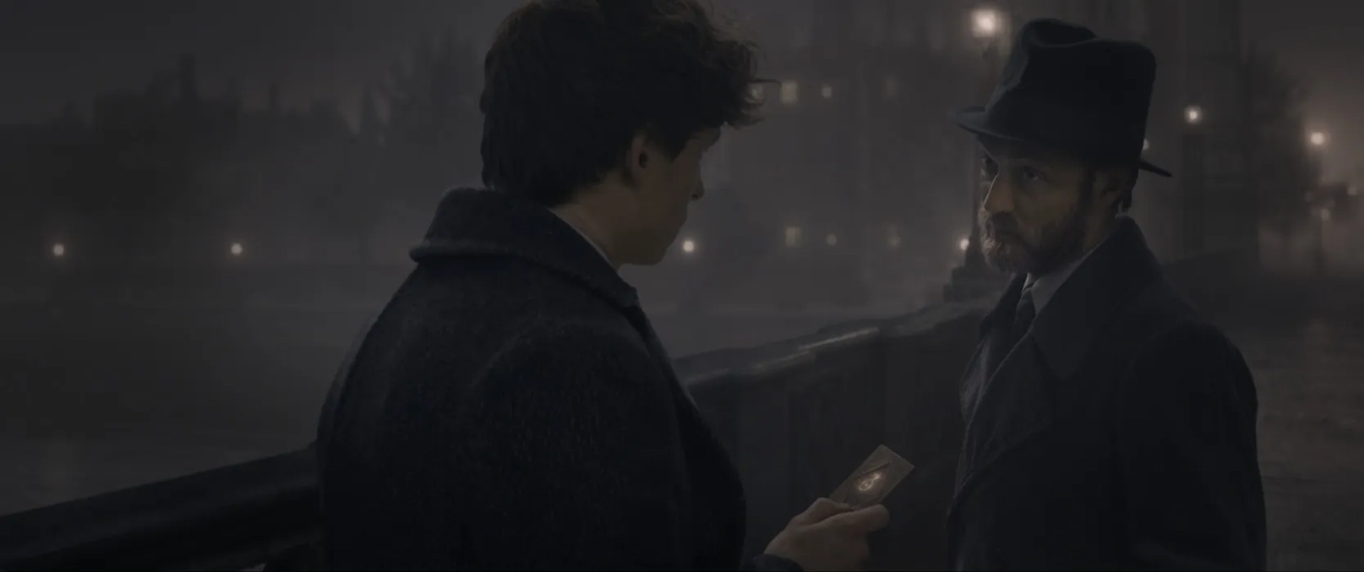 Jude Law and Eddie Redmayne in Fantastic Beasts: The Crimes of Grindelwald (2018)