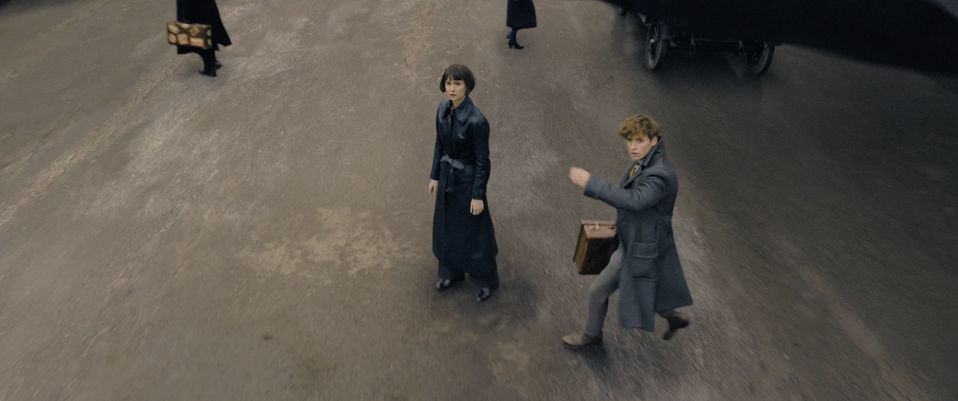 Eddie Redmayne and Katherine Waterston in Fantastic Beasts: The Crimes of Grindelwald (2018)