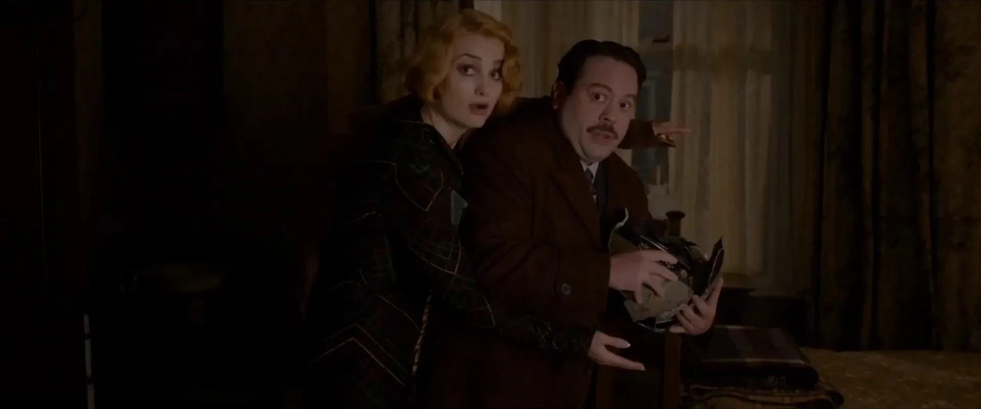 Dan Fogler and Alison Sudol in Fantastic Beasts: The Crimes of Grindelwald (2018)