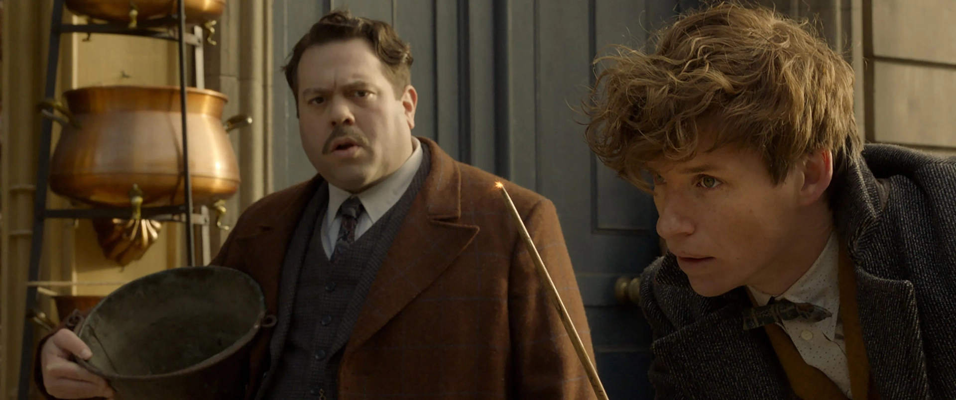 Dan Fogler and Eddie Redmayne in Fantastic Beasts: The Crimes of Grindelwald (2018)