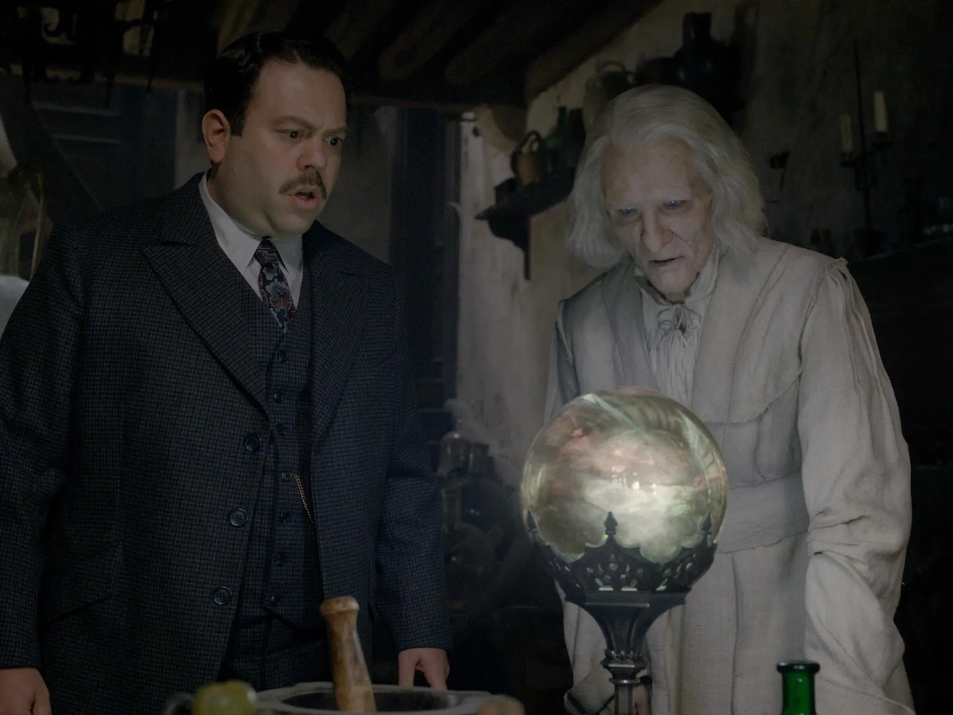 Dan Fogler and Brontis Jodorowsky in Fantastic Beasts: The Crimes of Grindelwald (2018)