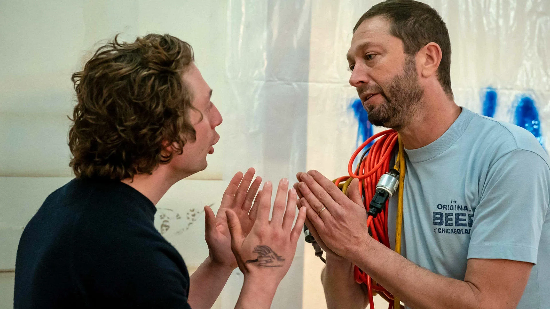 Ebon Moss-Bachrach and Jeremy Allen White in The Bear (2022)