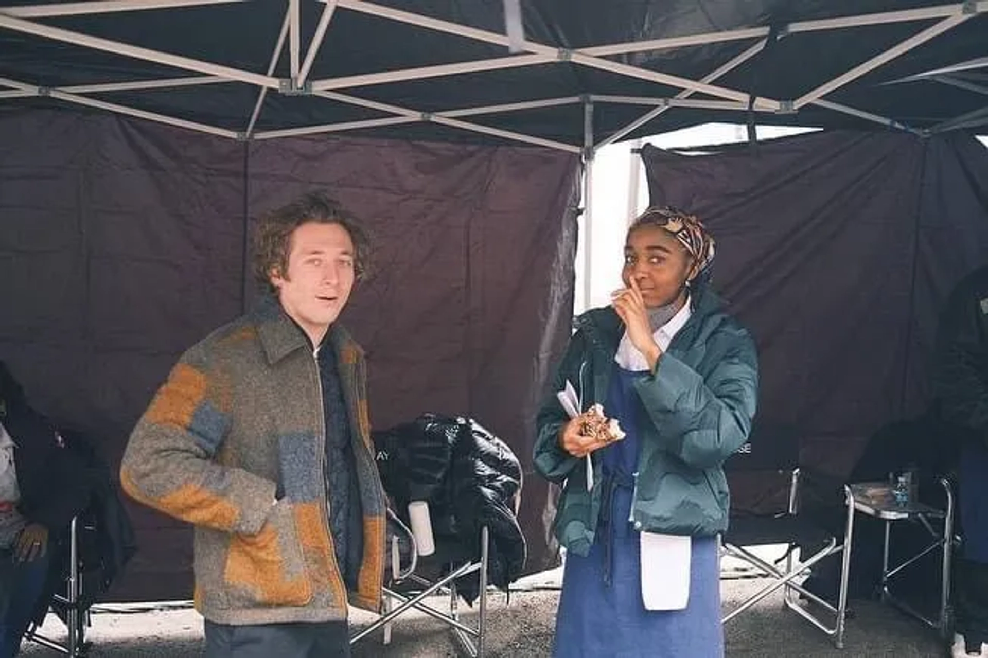 Jeremy Allen White and Ayo Edebiri in The Bear (2022)